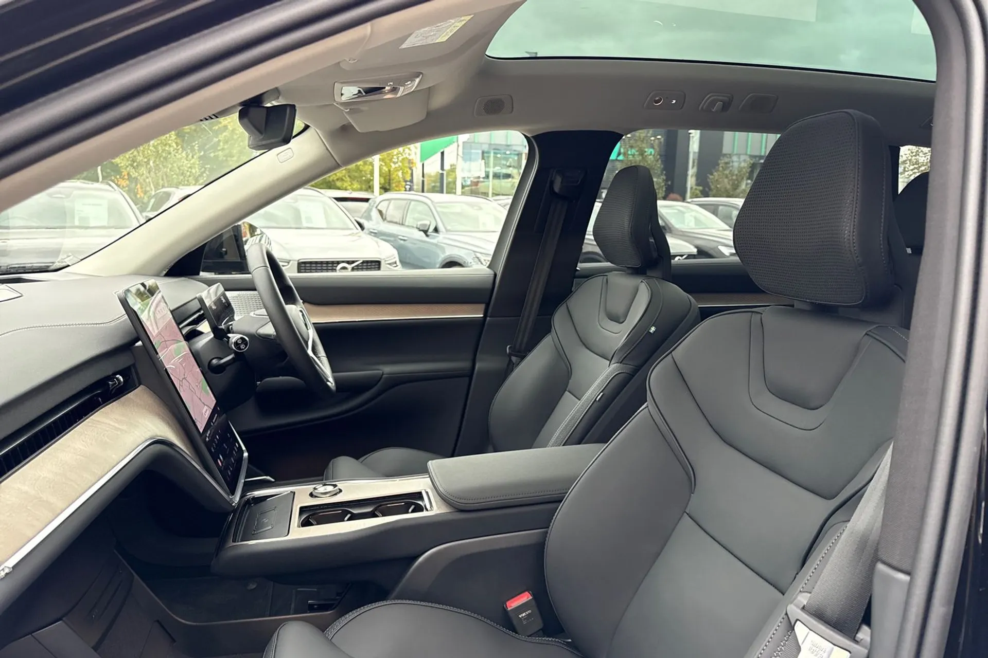 Volvo EX90 thumbnail image number 29