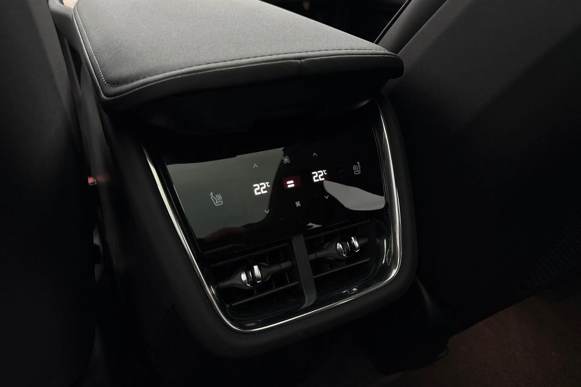 Volvo EX90 thumbnail image number 33