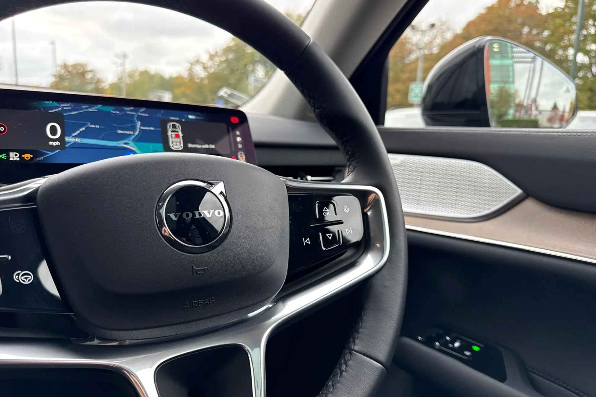 Volvo EX90 thumbnail image number 39