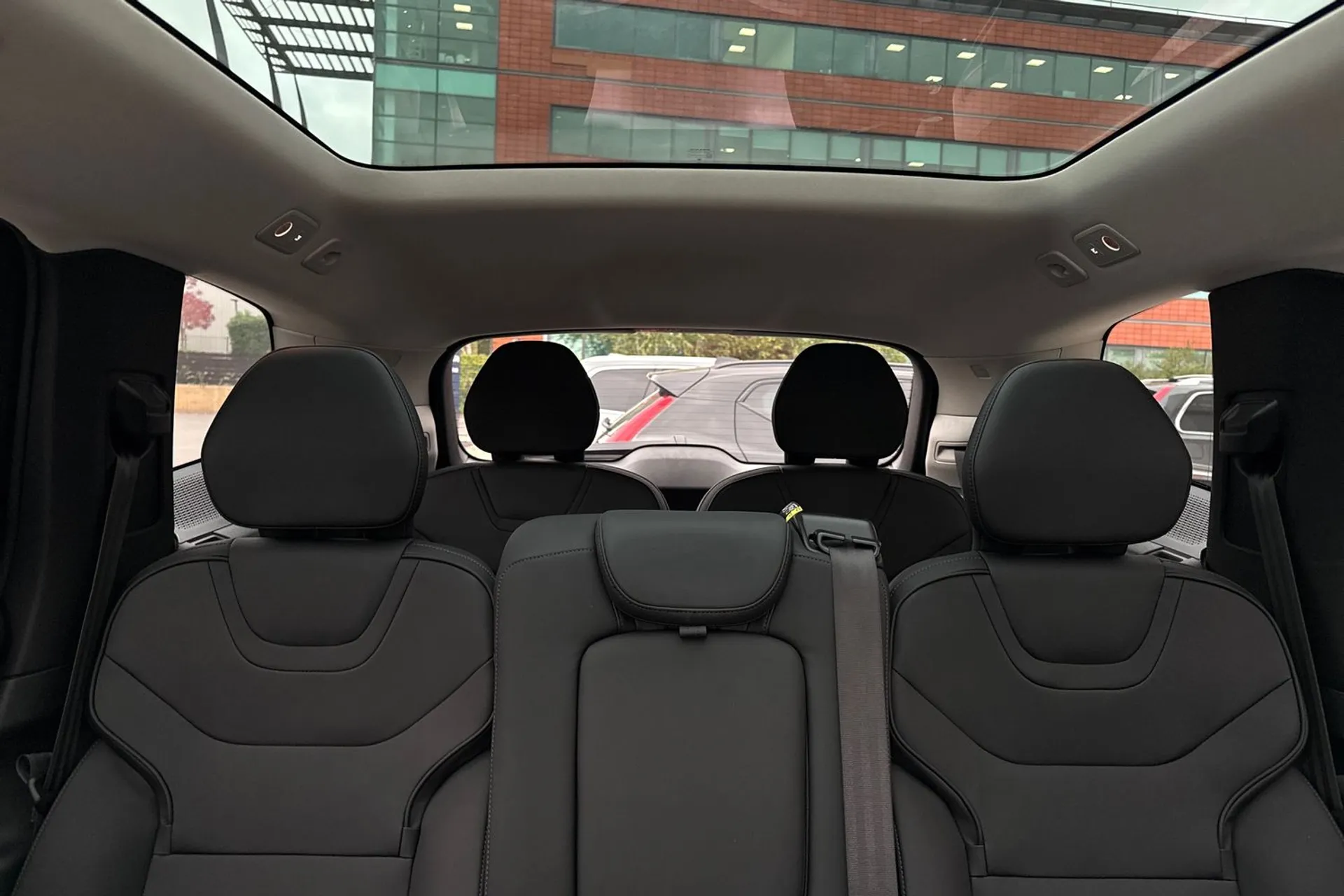 Volvo EX90 thumbnail image number 6