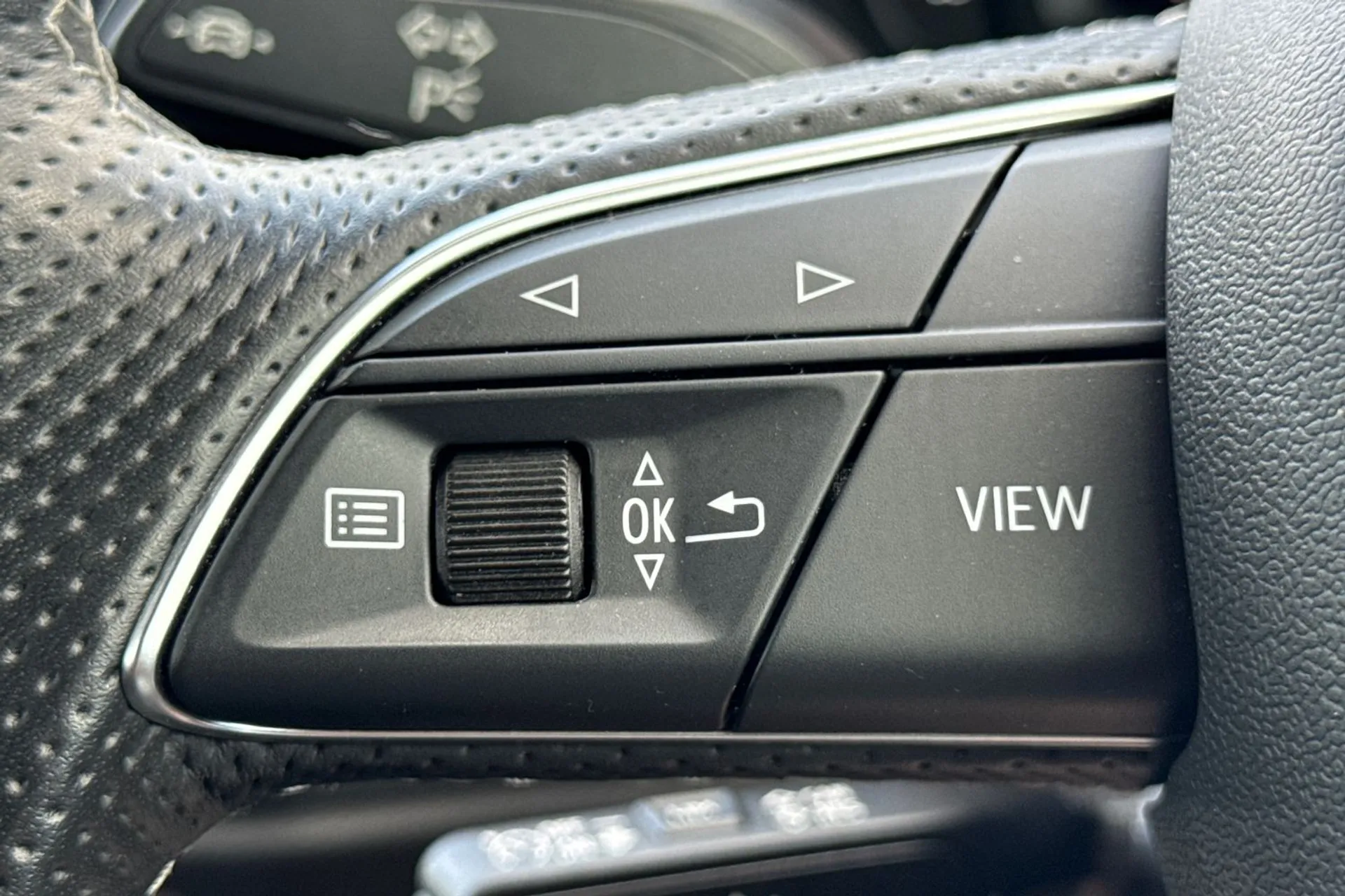 Audi Q3 thumbnail image number 22