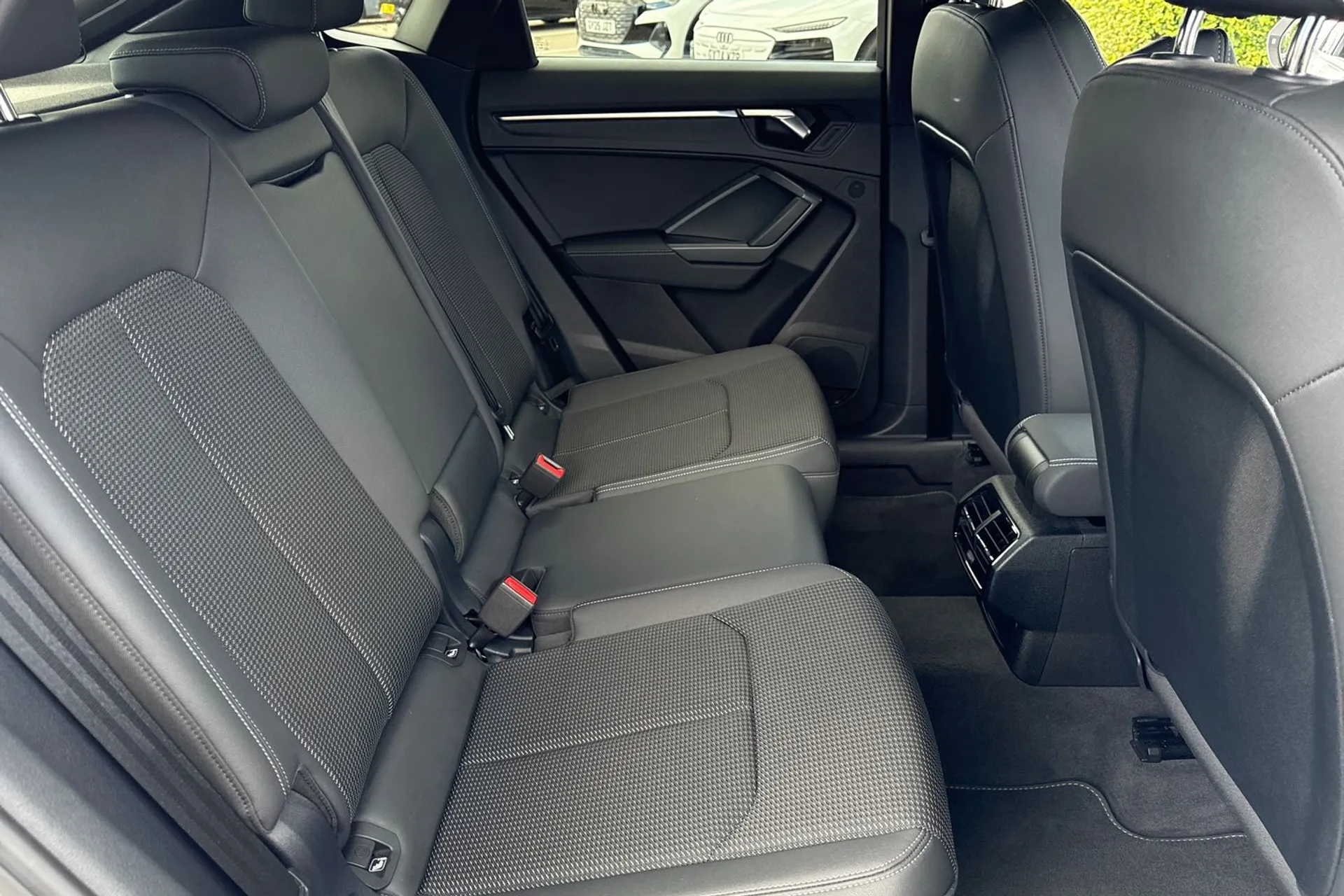 Audi Q3 thumbnail image number 42