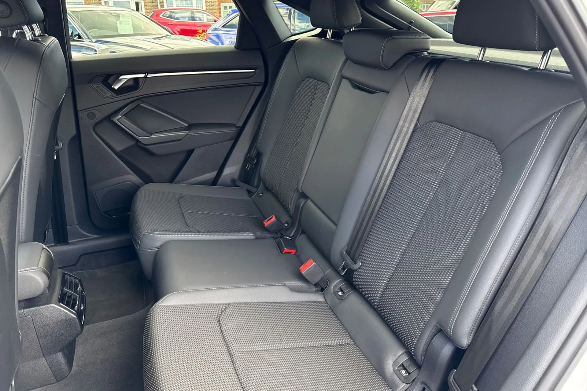 Audi Q3 thumbnail image number 40