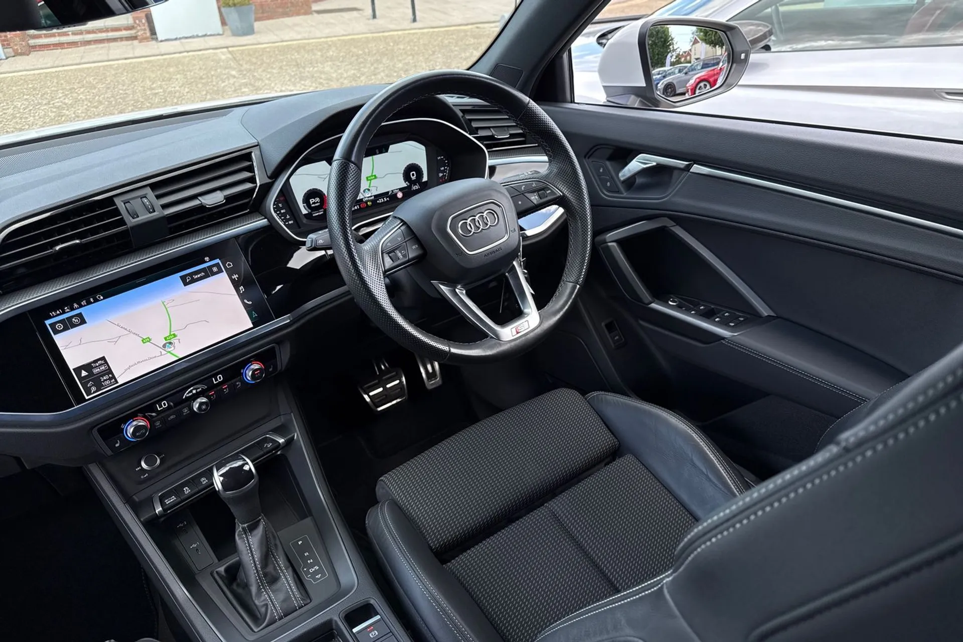 Audi Q3 thumbnail image number 39