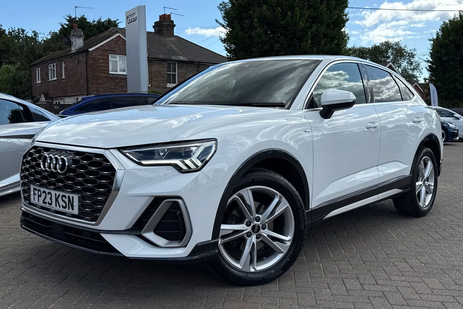 Audi Q3 thumbnail image number 27