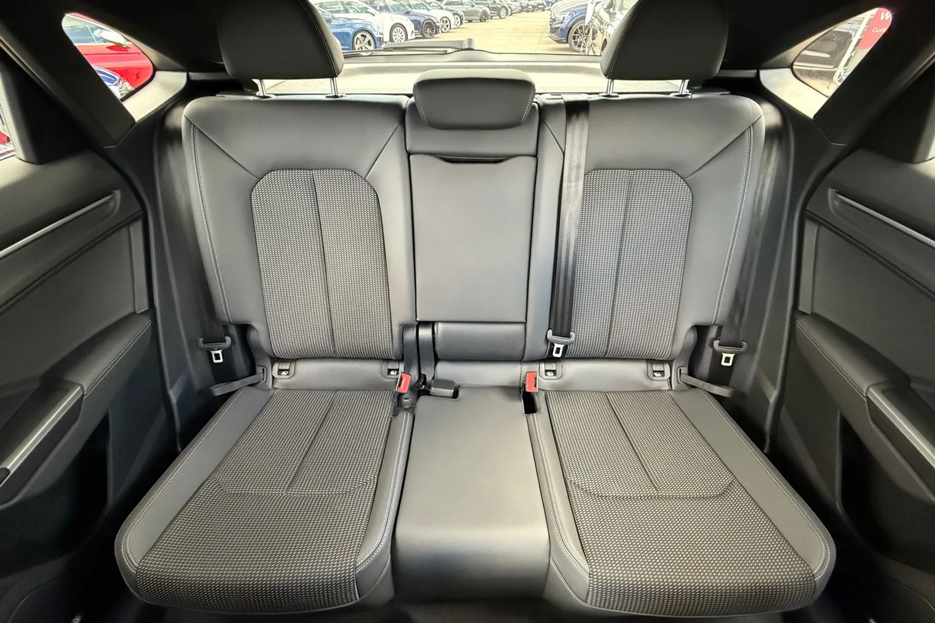 Audi Q3 thumbnail image number 7