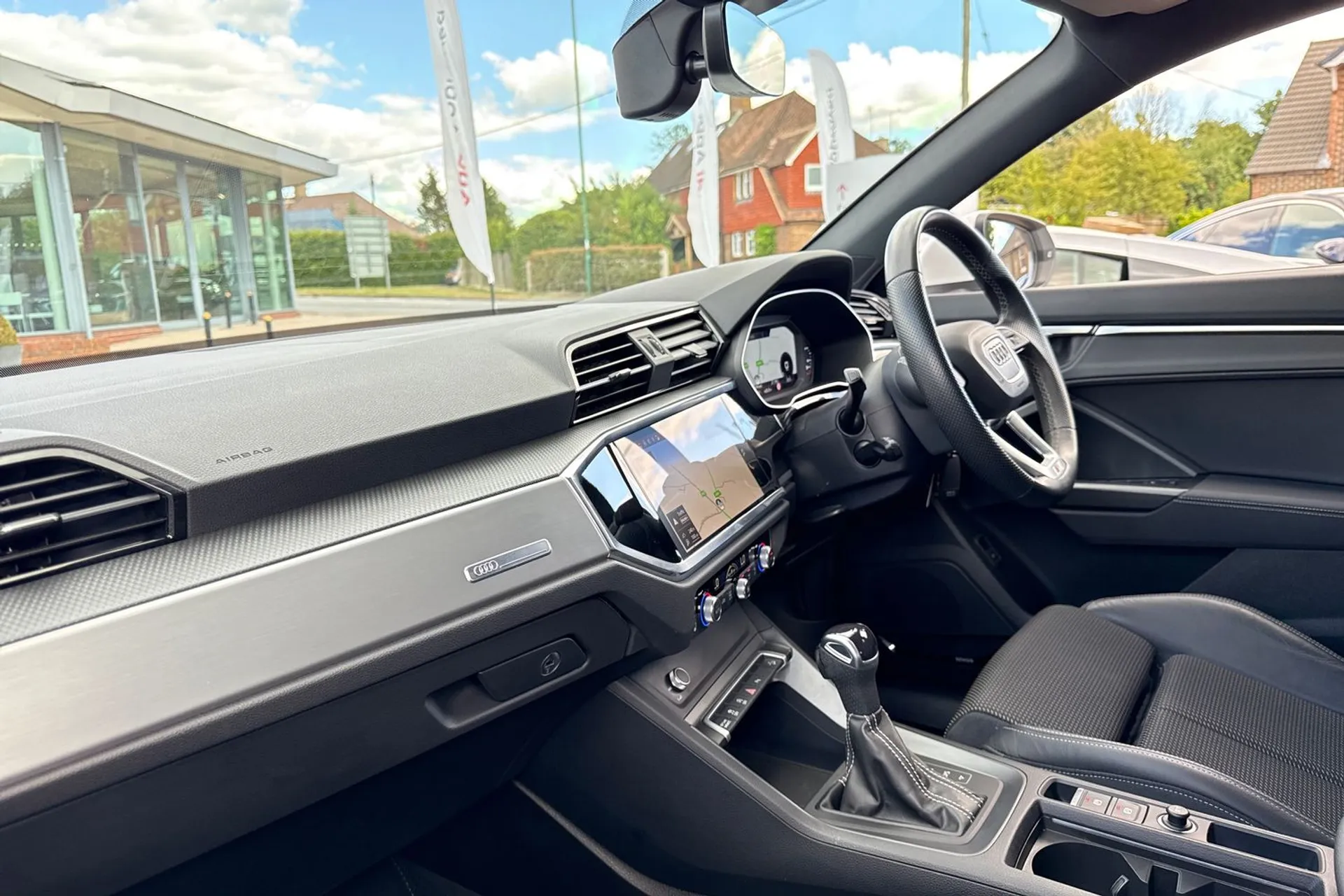 Audi Q3 thumbnail image number 30