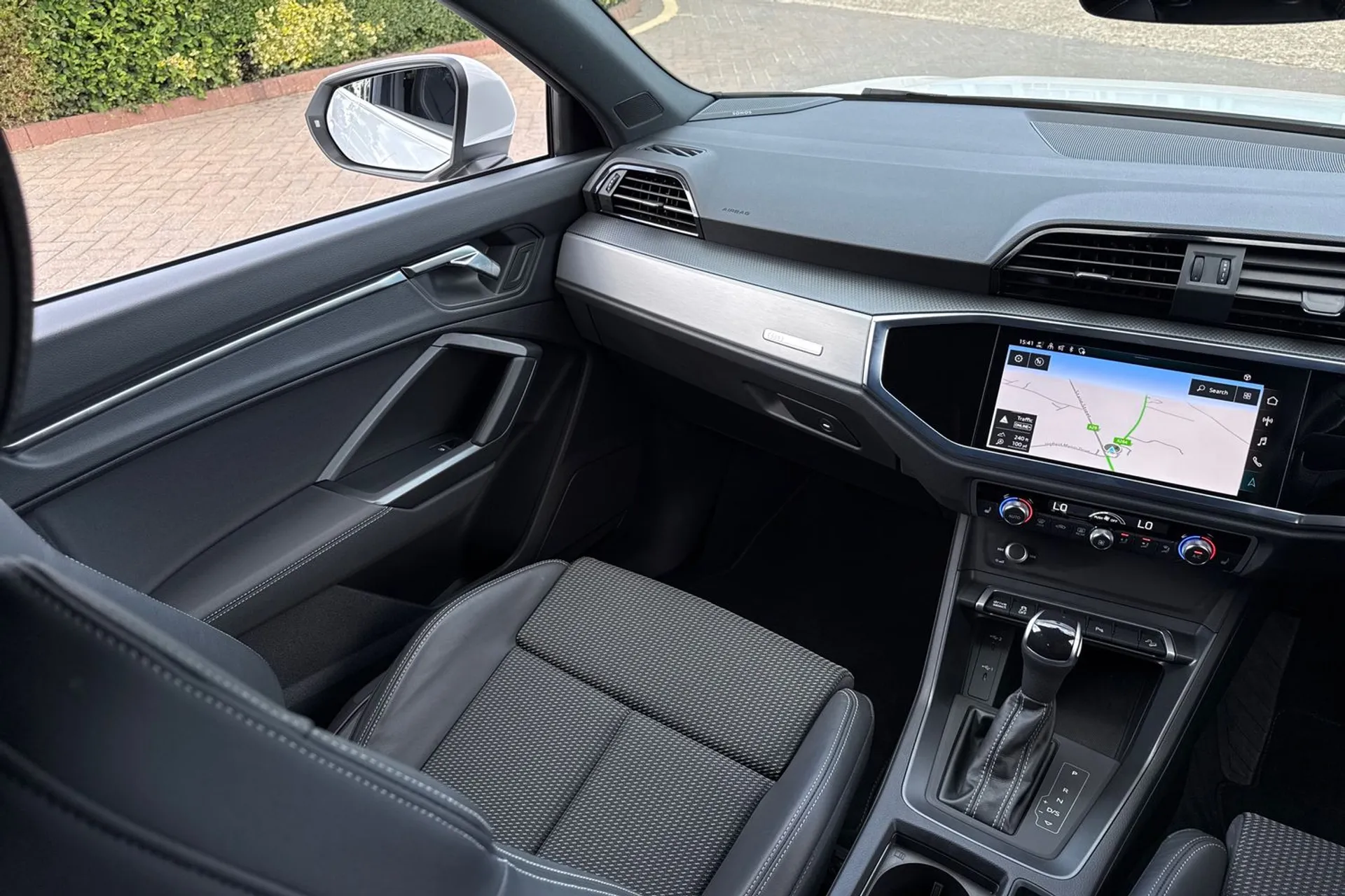Audi Q3 thumbnail image number 35