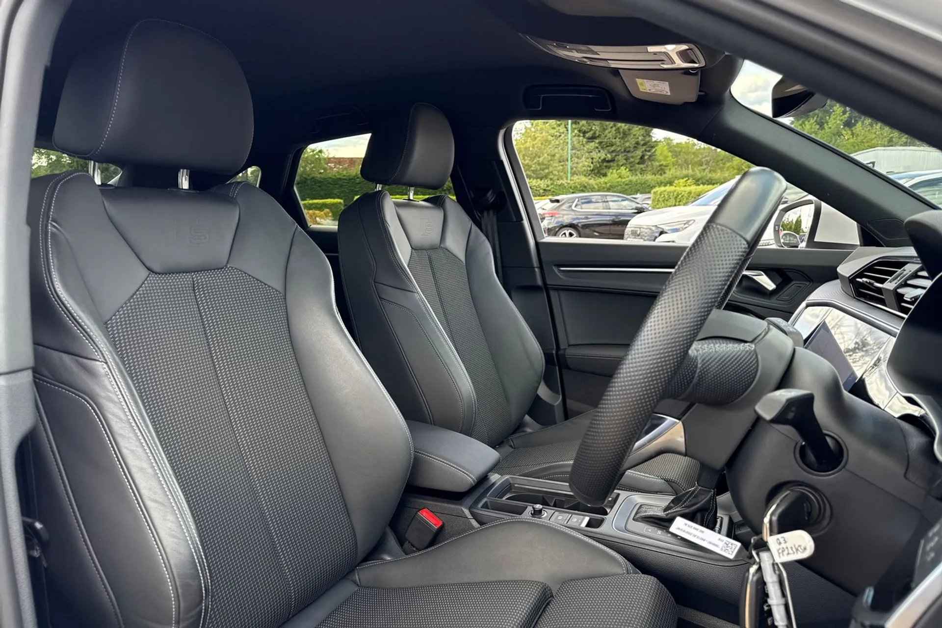 Audi Q3 thumbnail image number 28