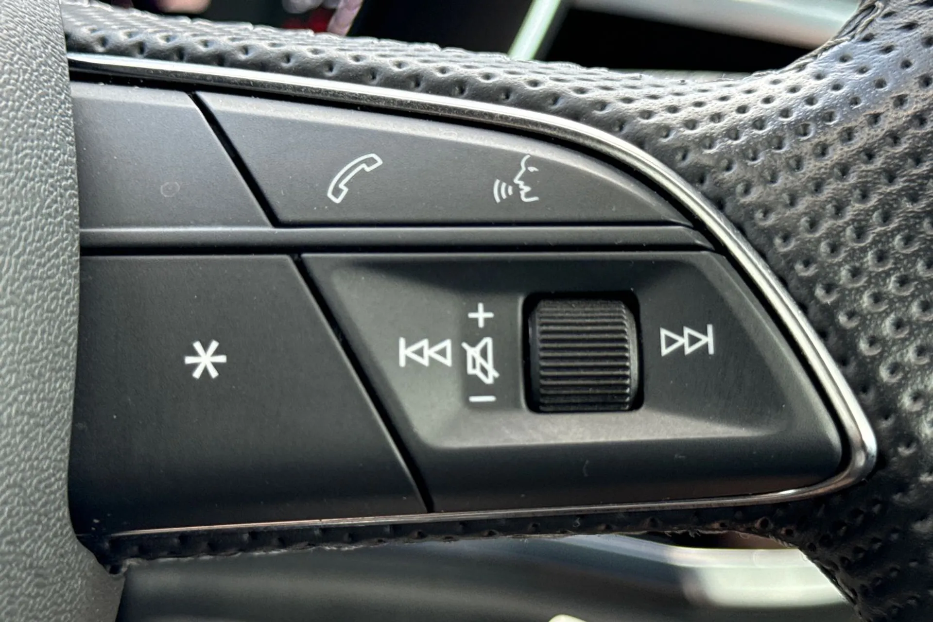 Audi Q3 thumbnail image number 23