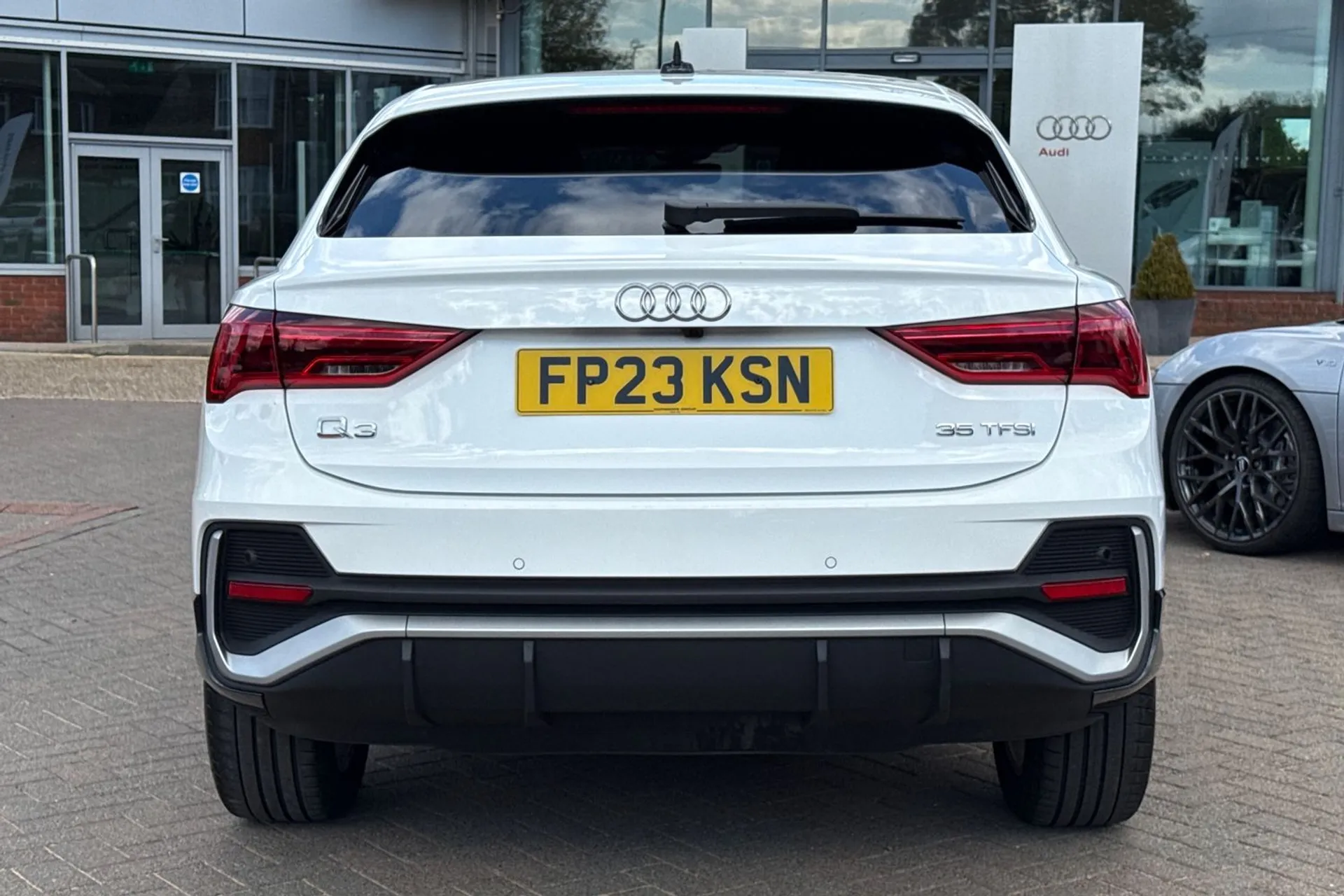 Audi Q3 thumbnail image number 5