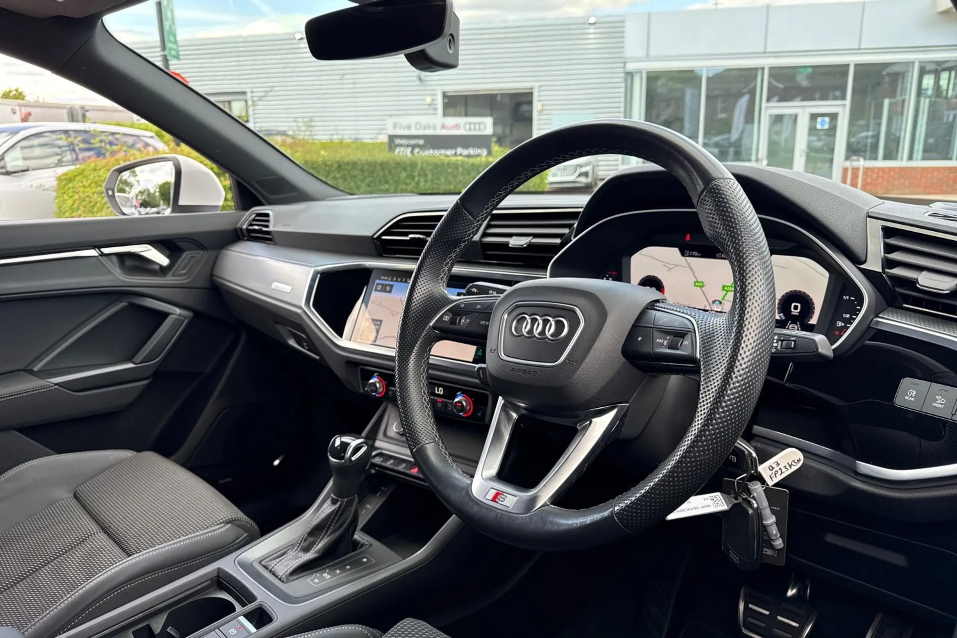 Audi Q3 thumbnail image number 29