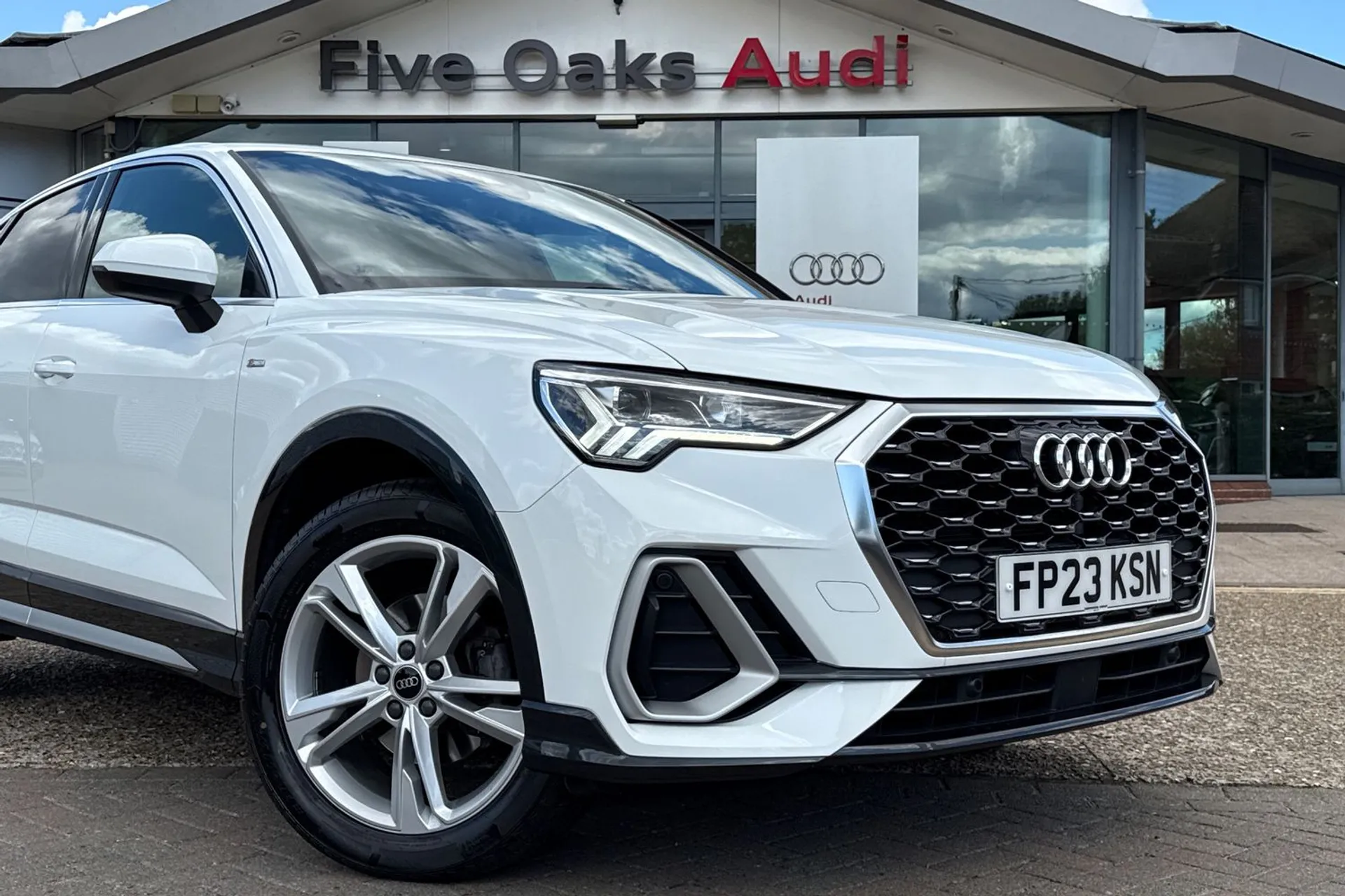 Audi Q3 thumbnail image number 25