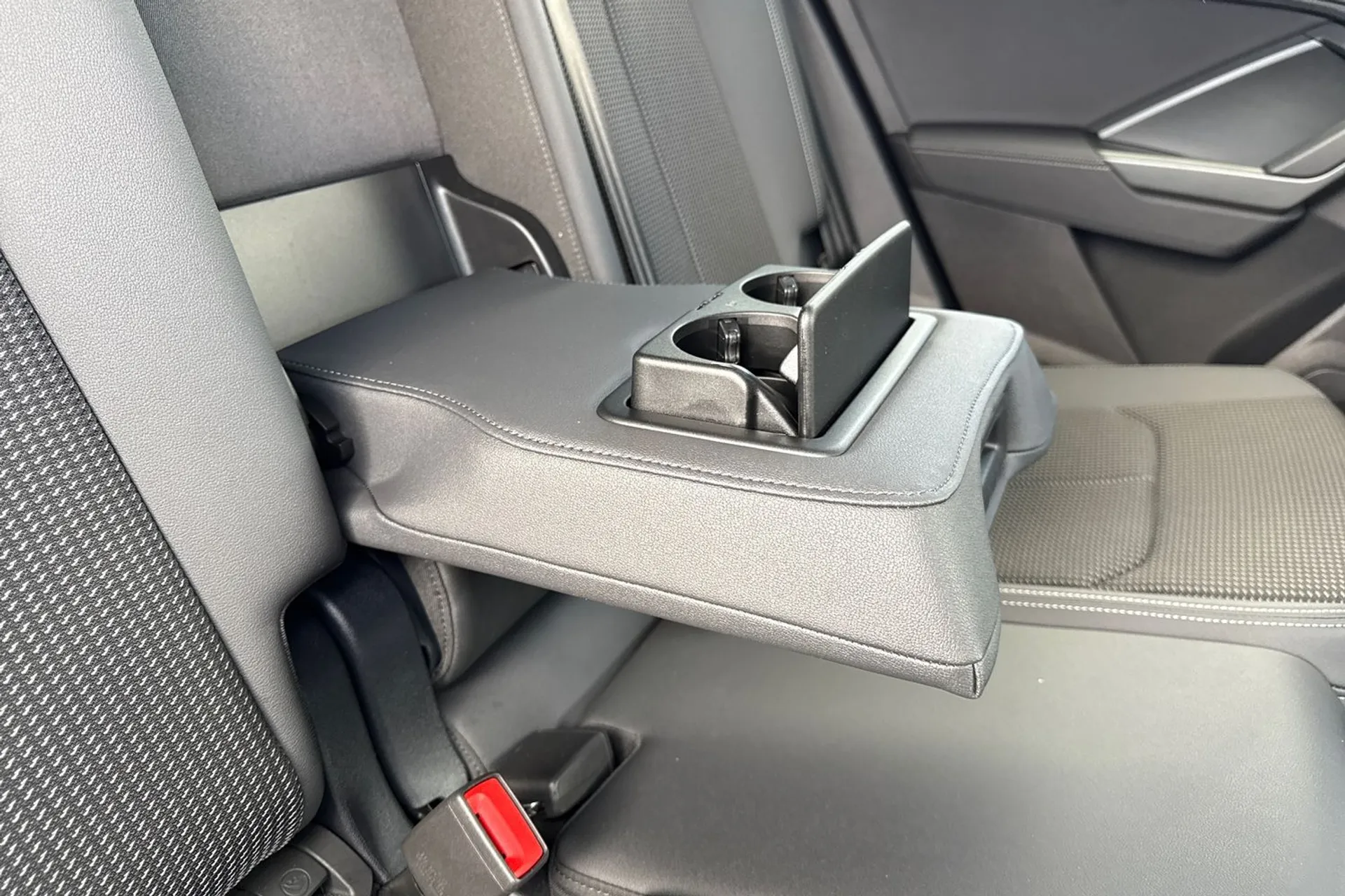 Audi Q3 thumbnail image number 43