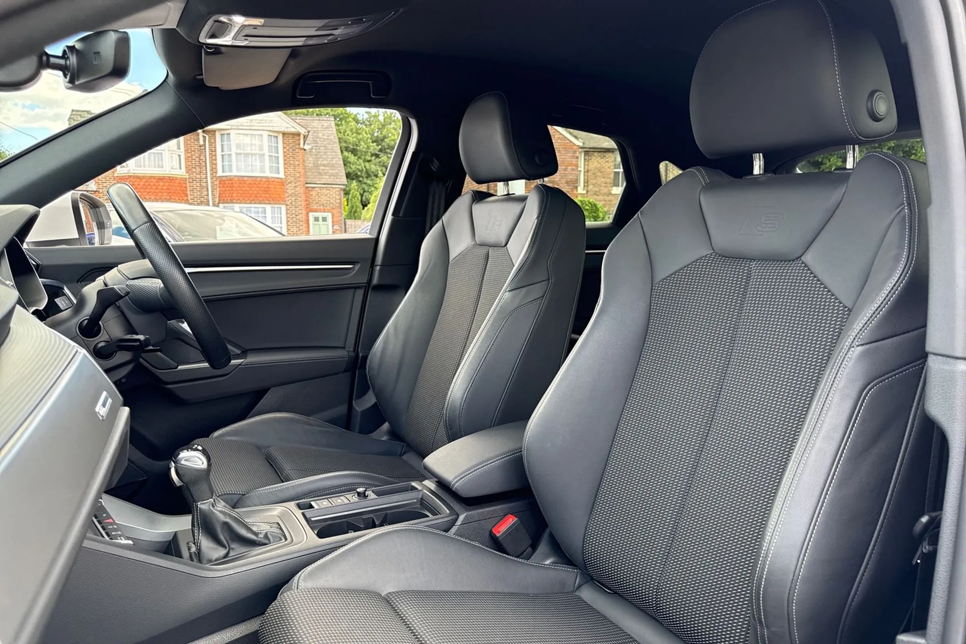 Audi Q3 thumbnail image number 31
