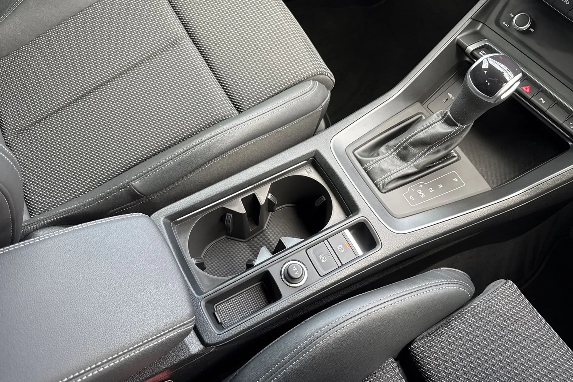 Audi Q3 thumbnail image number 36