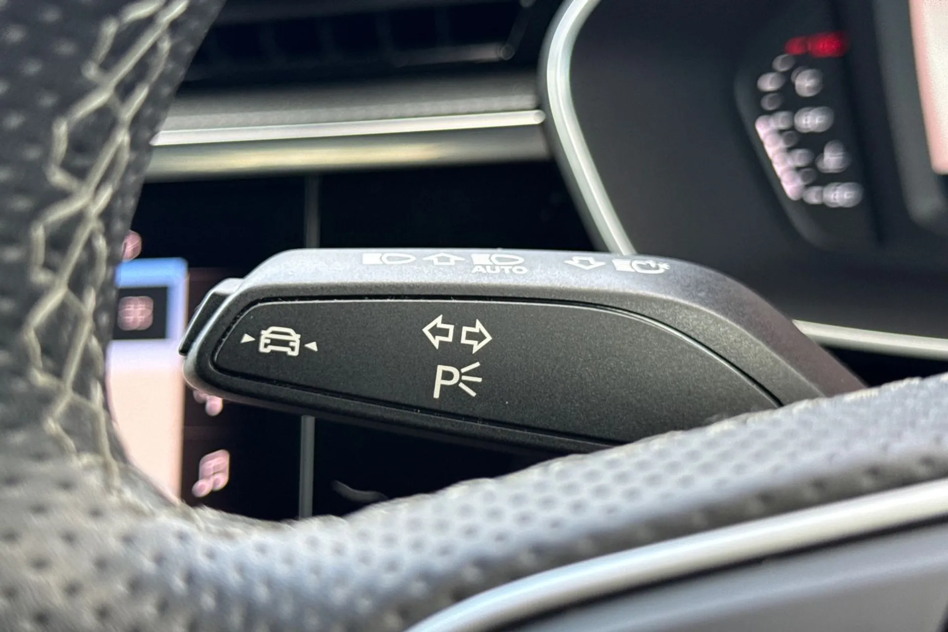 Audi Q3 thumbnail image number 19