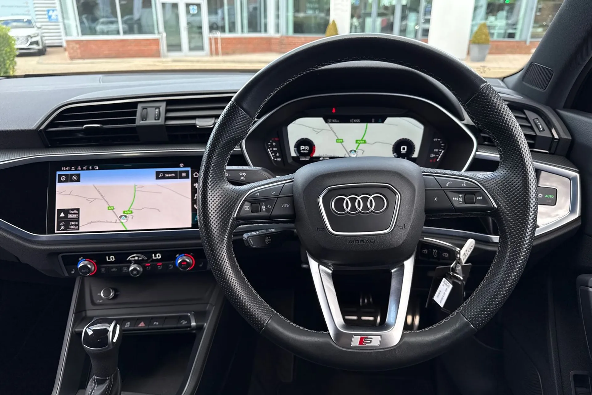 Audi Q3 thumbnail image number 38