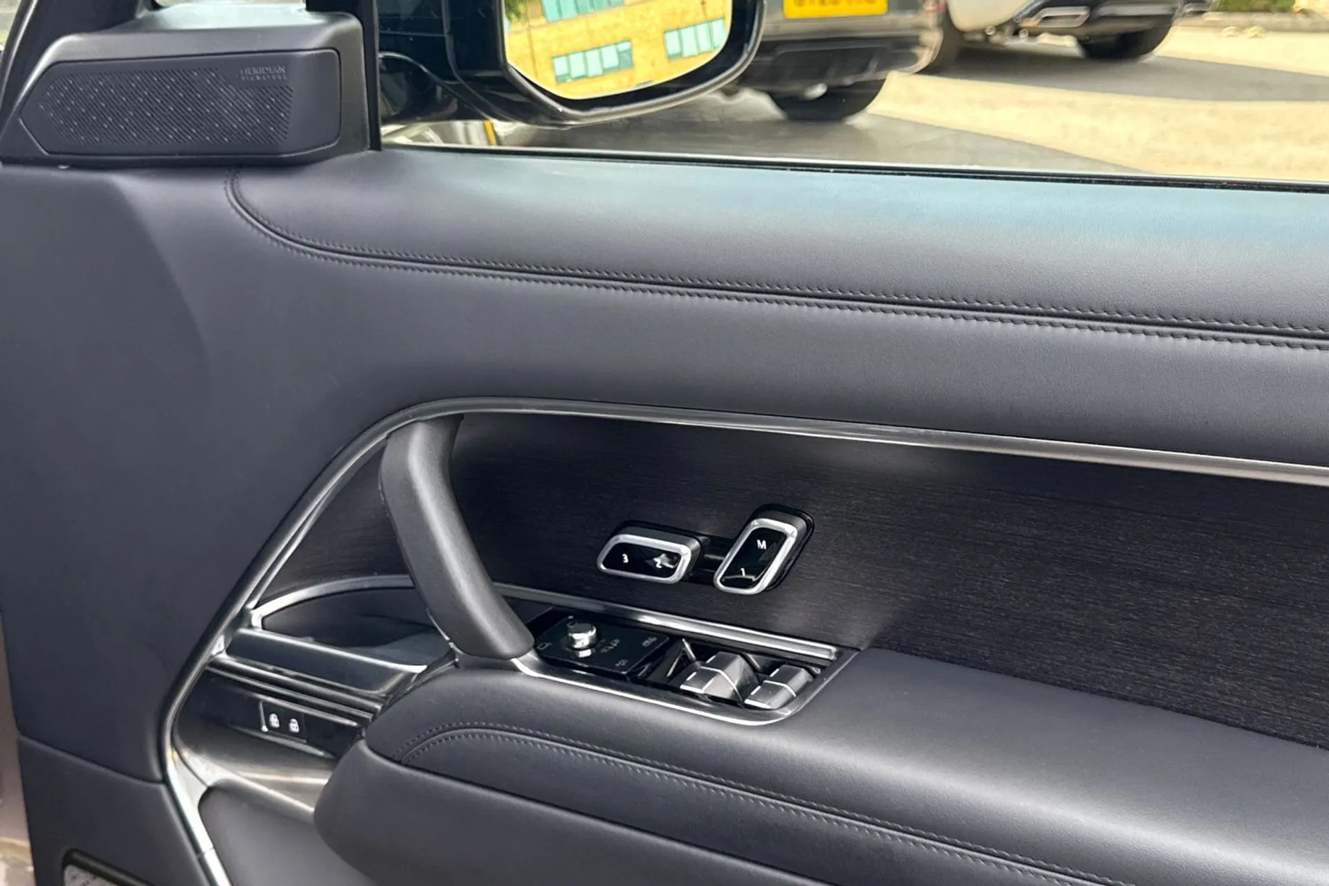 LAND ROVER RANGE ROVER thumbnail image number 49