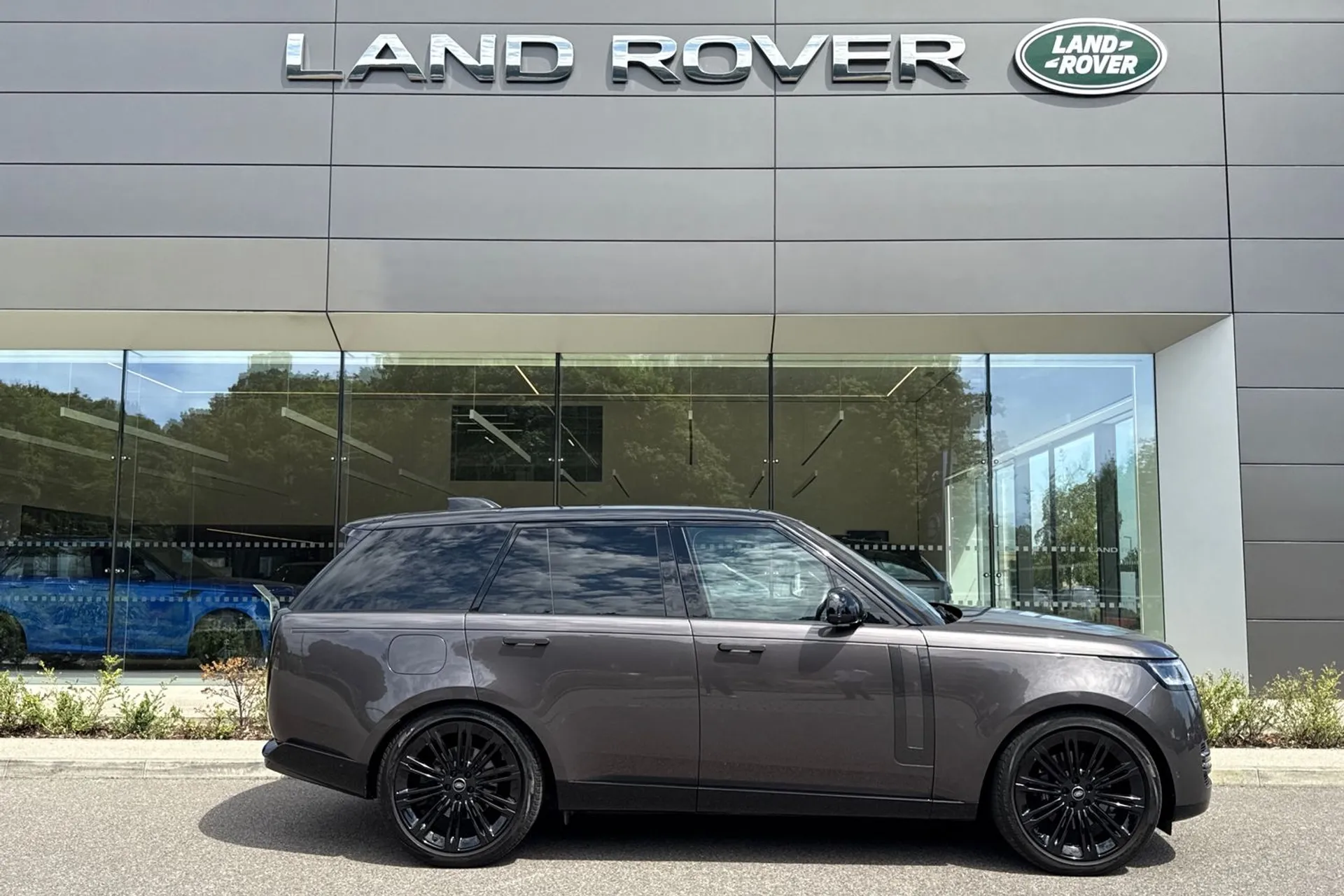 LAND ROVER RANGE ROVER thumbnail image number 2