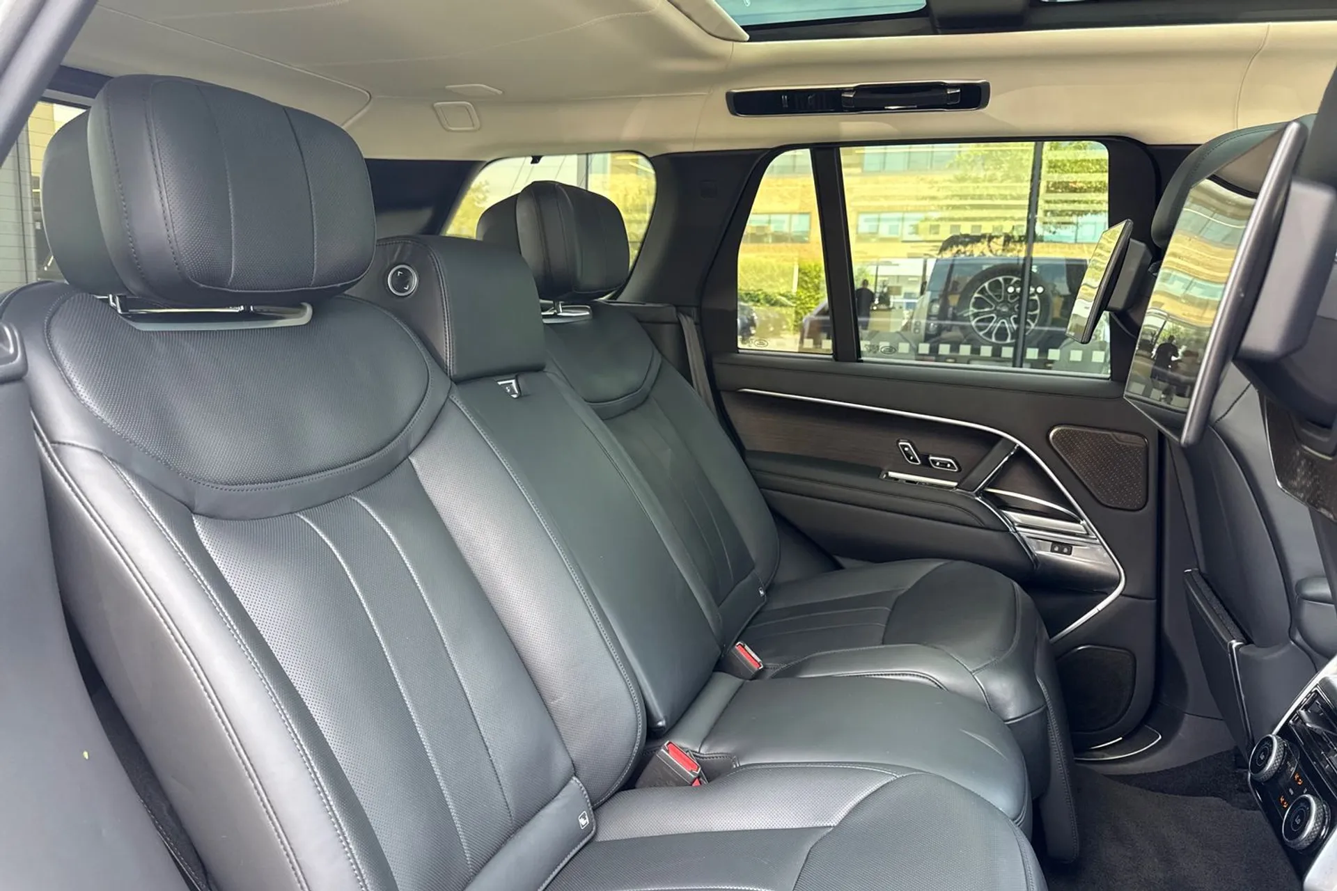 LAND ROVER RANGE ROVER thumbnail image number 32