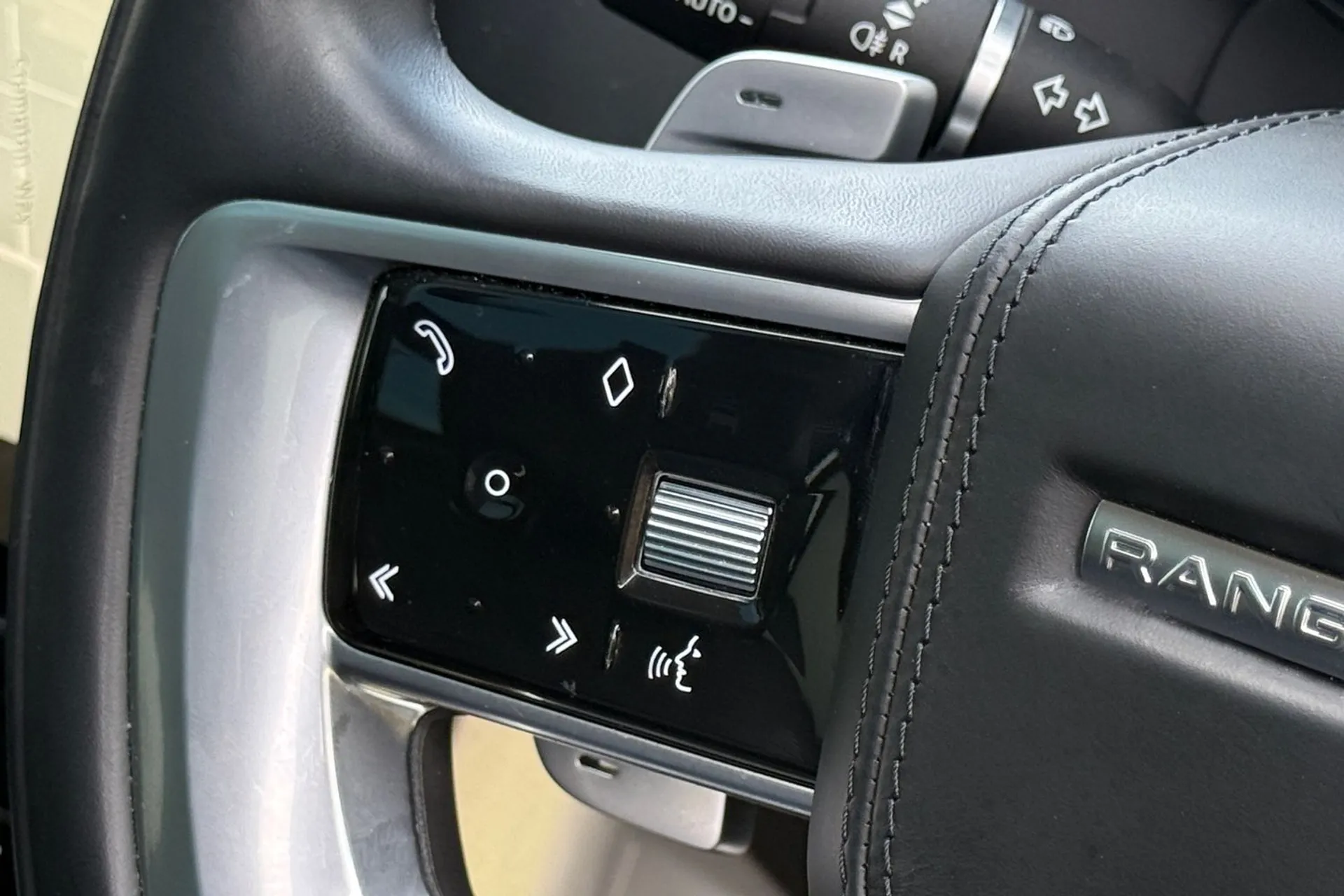 LAND ROVER RANGE ROVER thumbnail image number 45