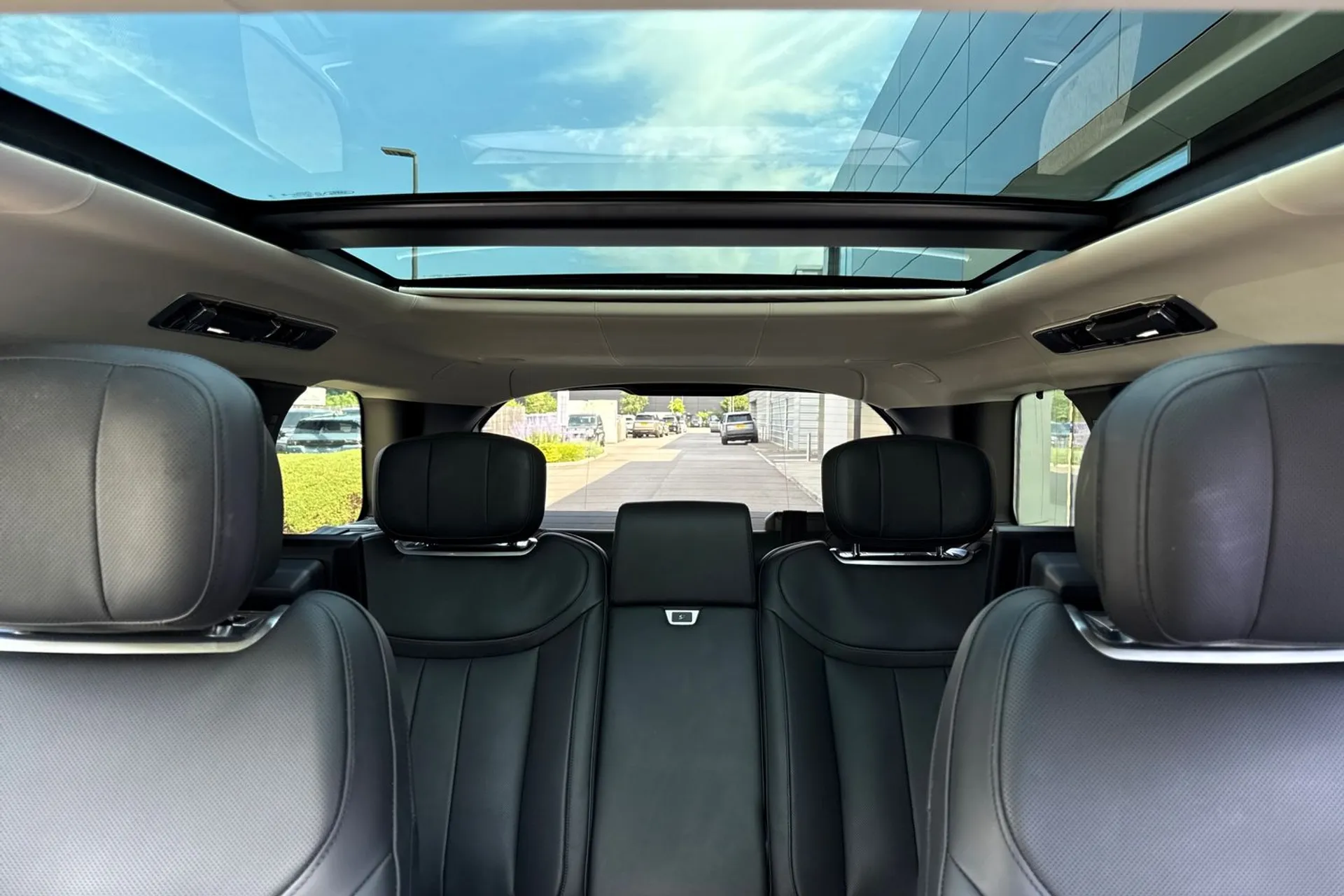 LAND ROVER RANGE ROVER thumbnail image number 35