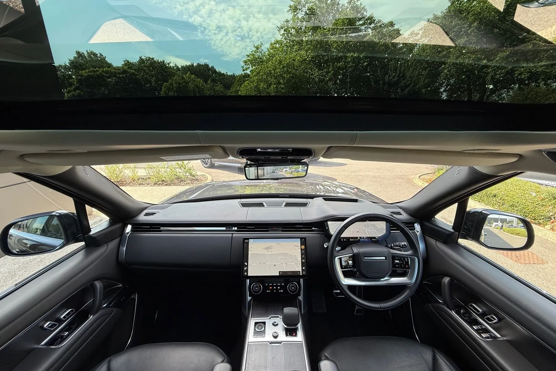 LAND ROVER RANGE ROVER thumbnail image number 3