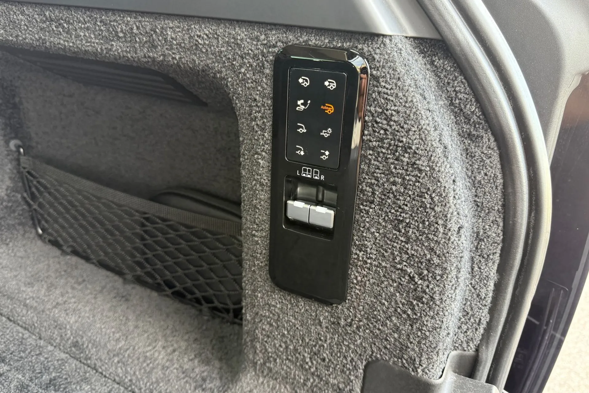 LAND ROVER RANGE ROVER thumbnail image number 30