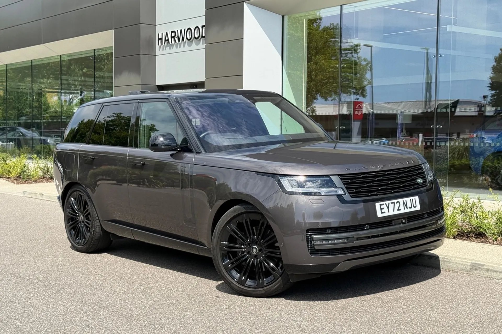 LAND ROVER RANGE ROVER focused image