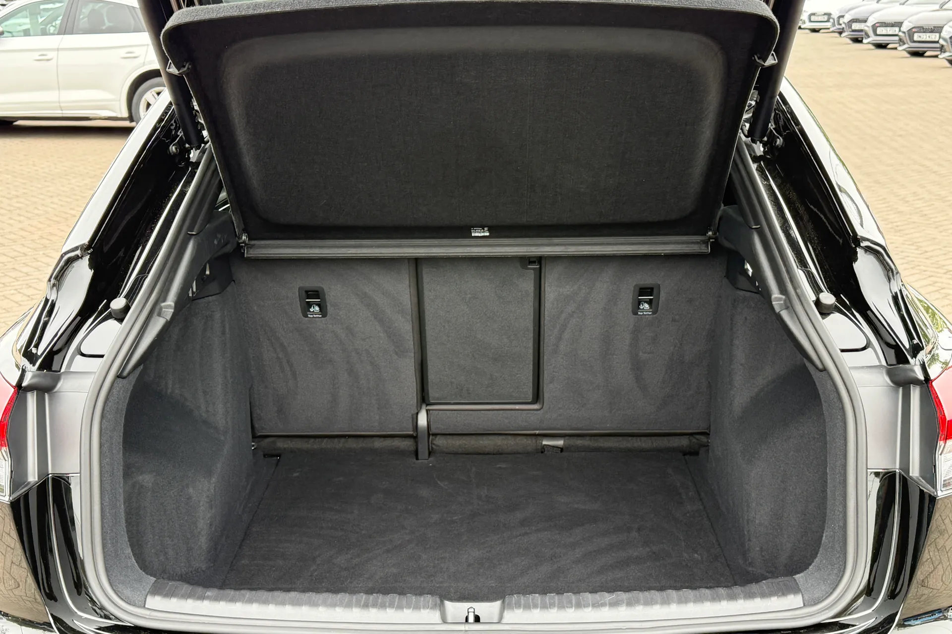 Audi Q4 thumbnail image number 35