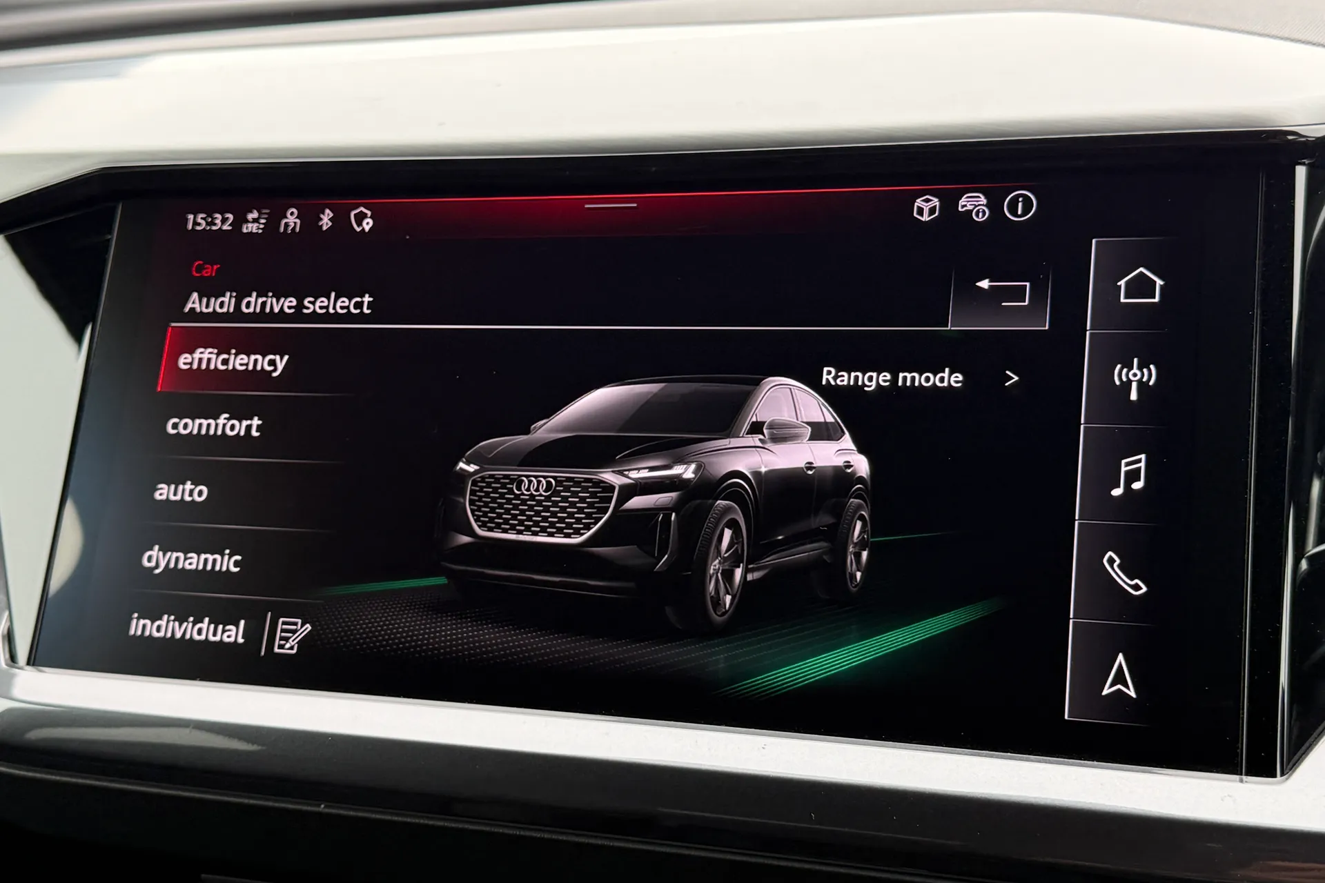 Audi Q4 thumbnail image number 8