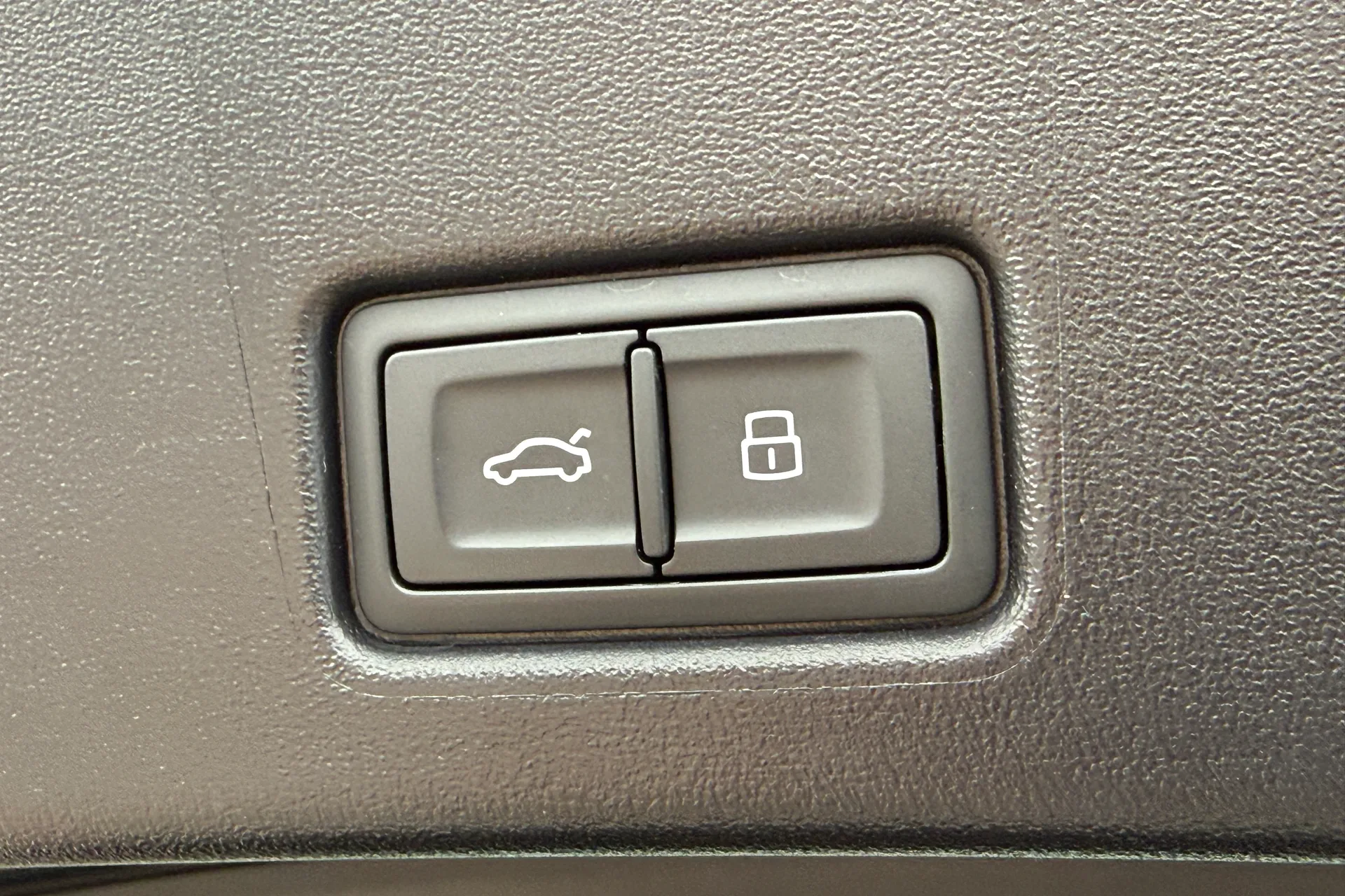 Audi Q4 thumbnail image number 37