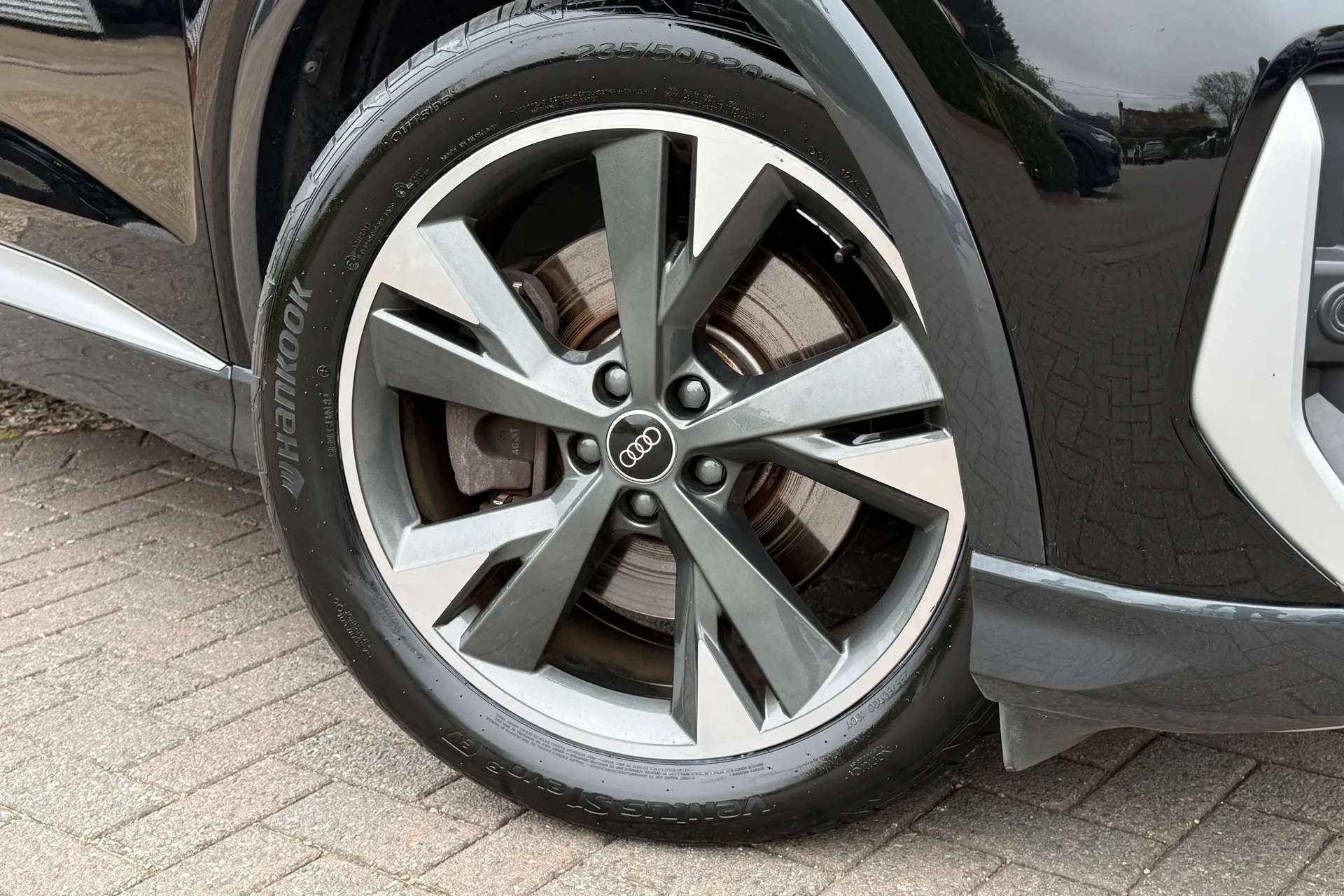 Audi Q4 thumbnail image number 7