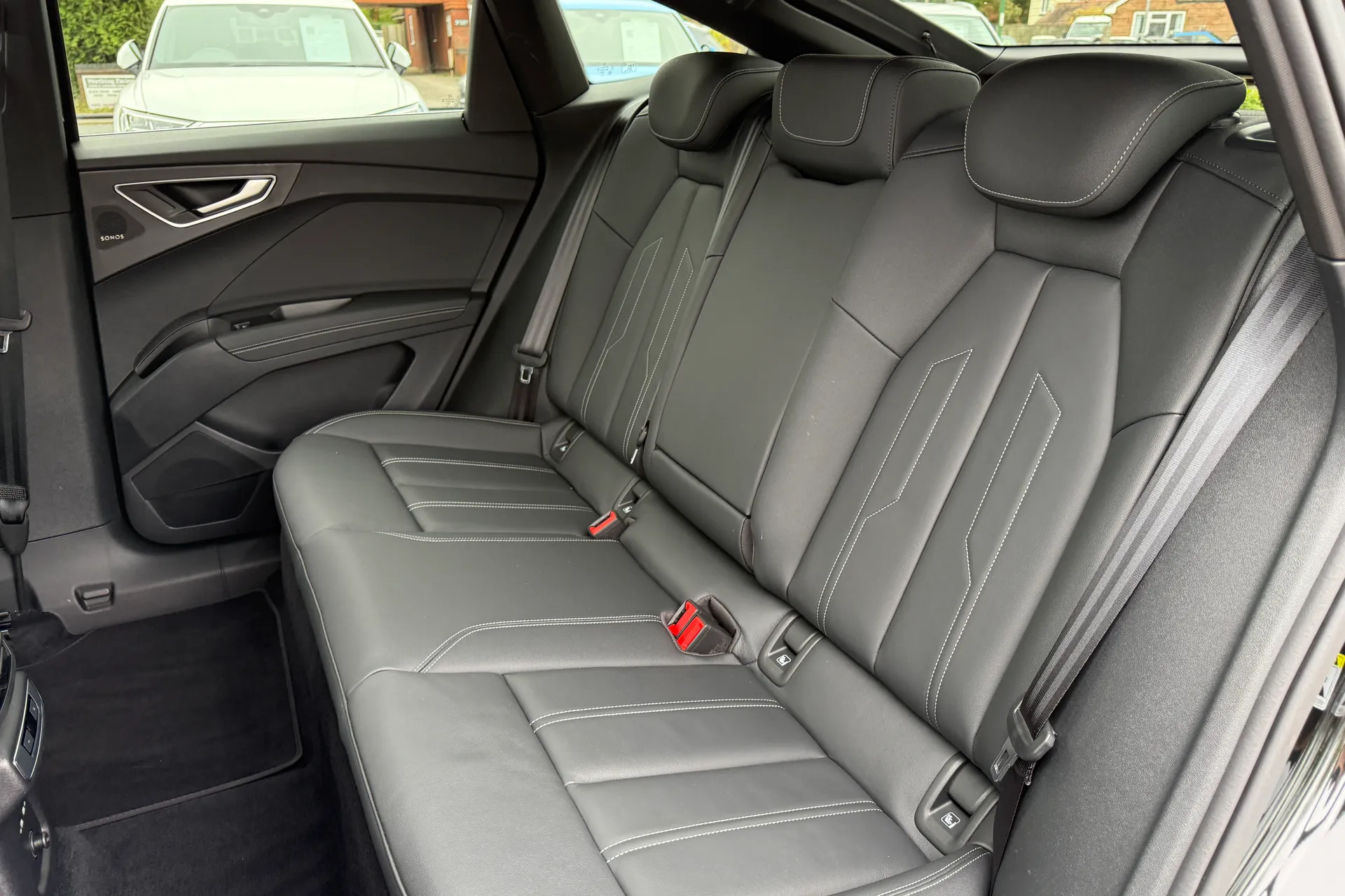 Audi Q4 thumbnail image number 42