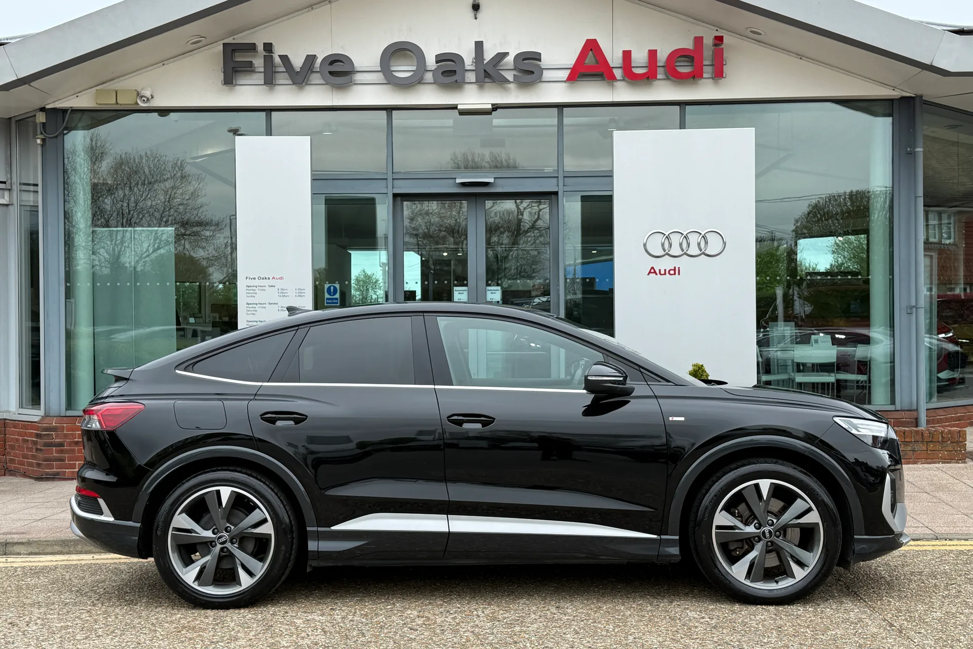 Audi Q4 thumbnail image number 2