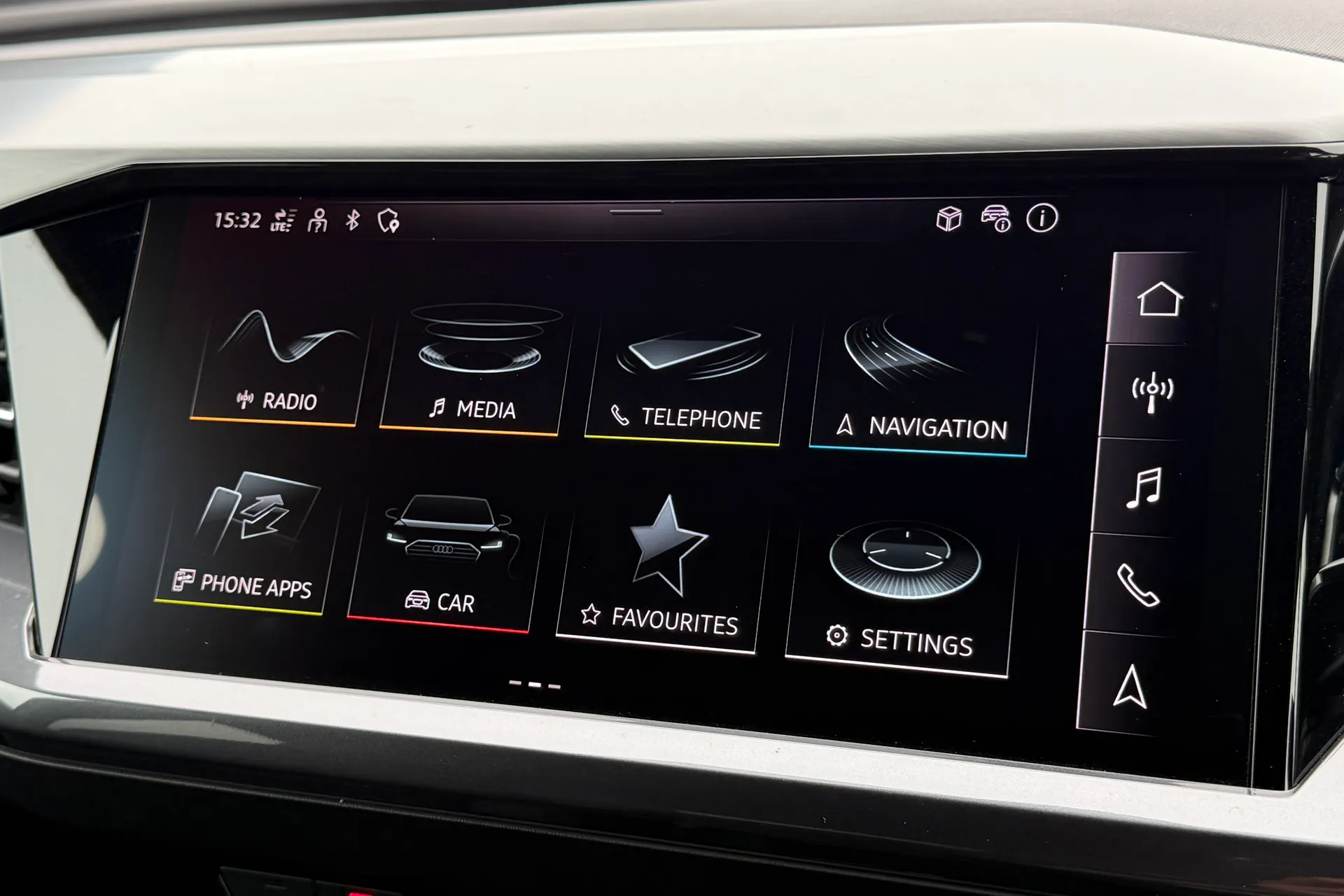 Audi Q4 thumbnail image number 13