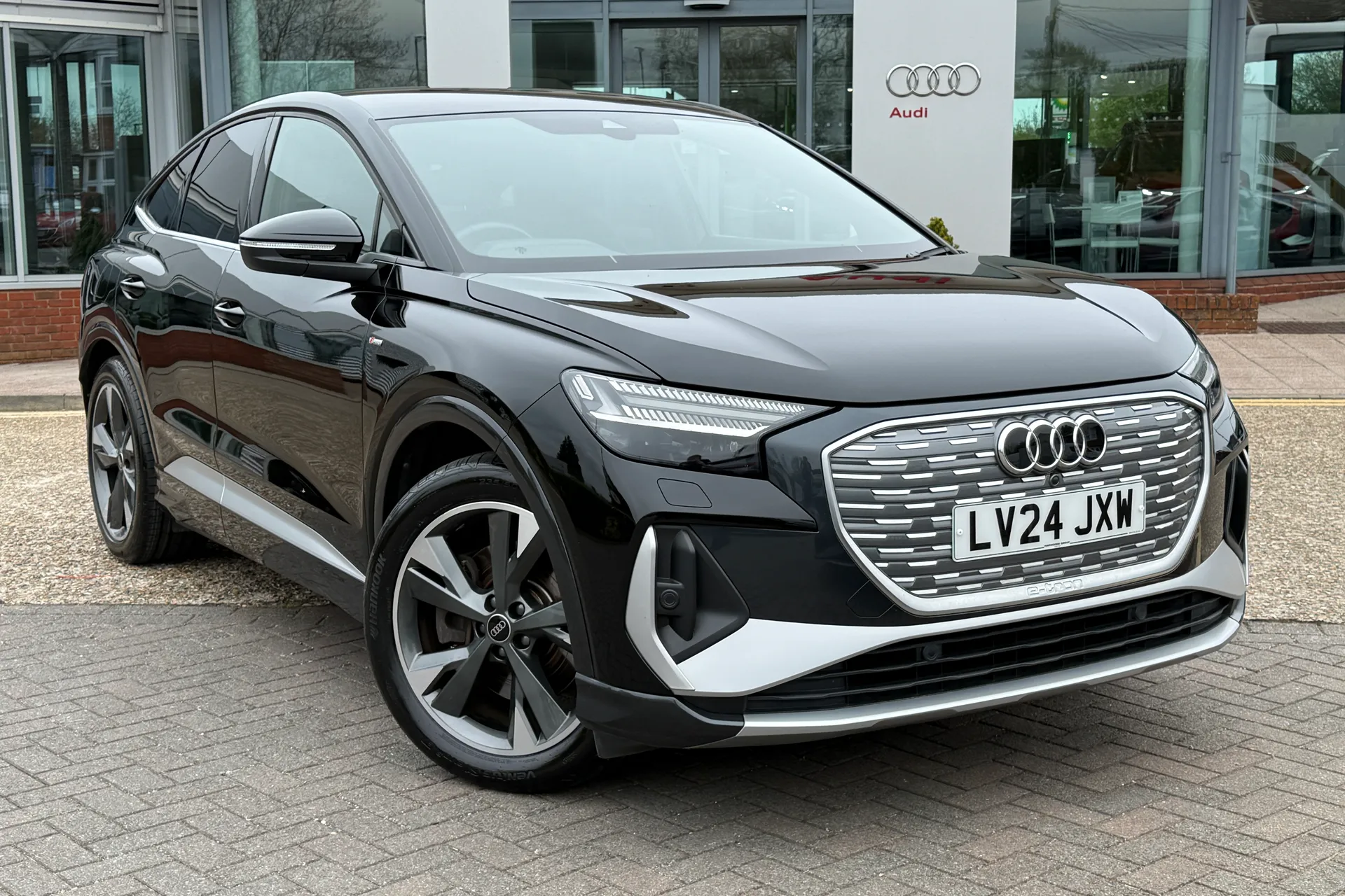 Audi Q4 thumbnail image number 24