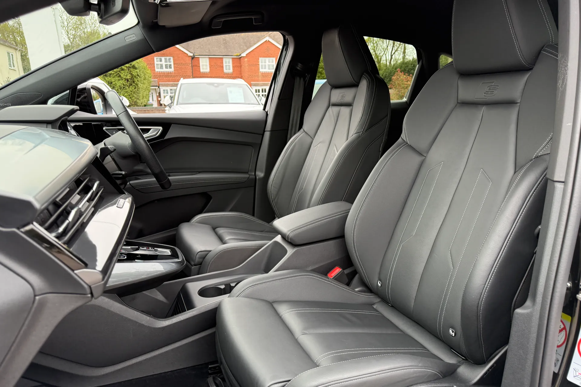 Audi Q4 thumbnail image number 30