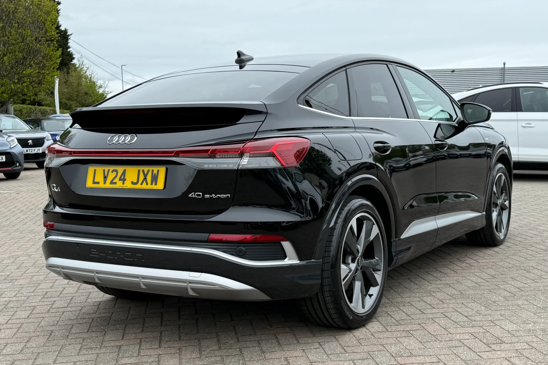 Audi Q4 thumbnail image number 32