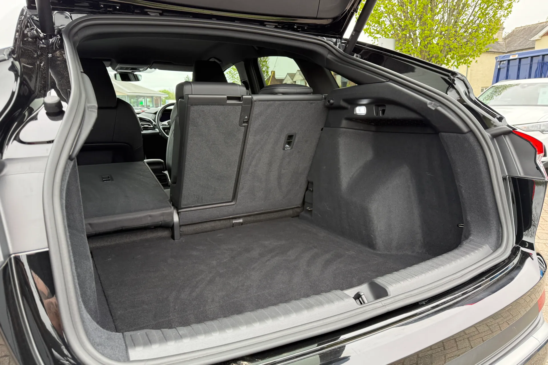 Audi Q4 thumbnail image number 36