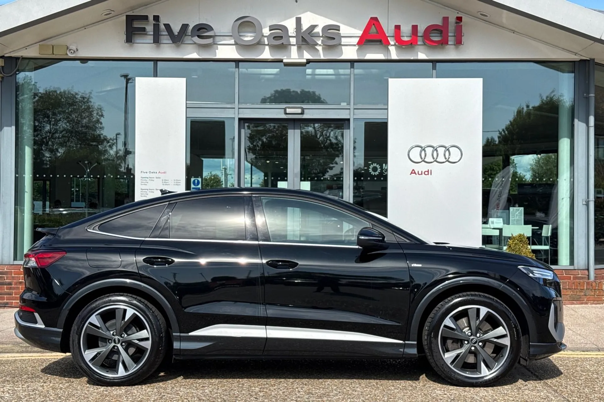 Audi Q4 thumbnail image number 2