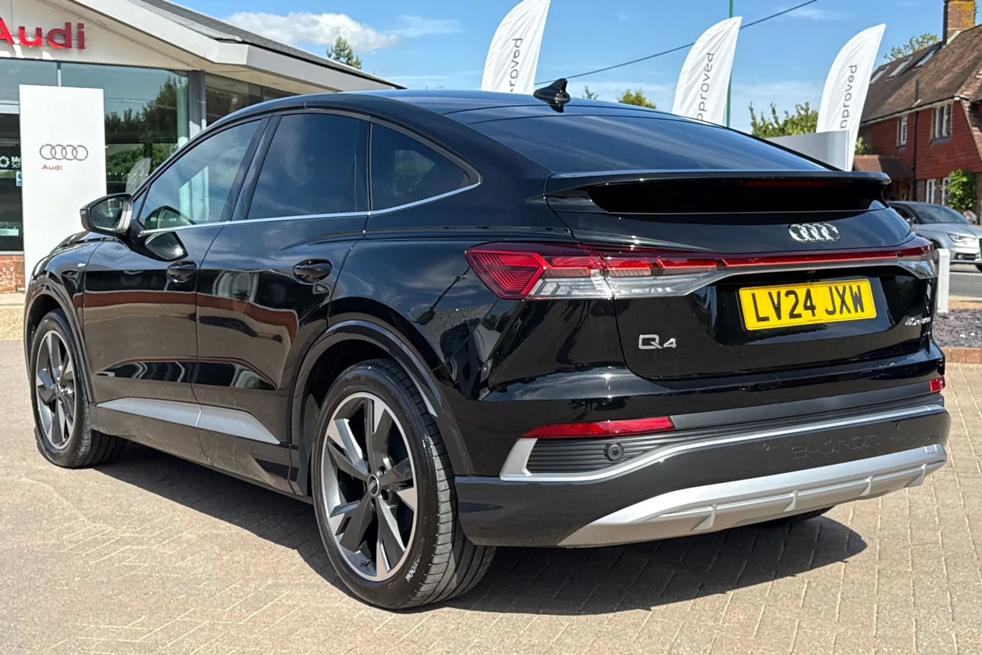 Audi Q4 thumbnail image number 6