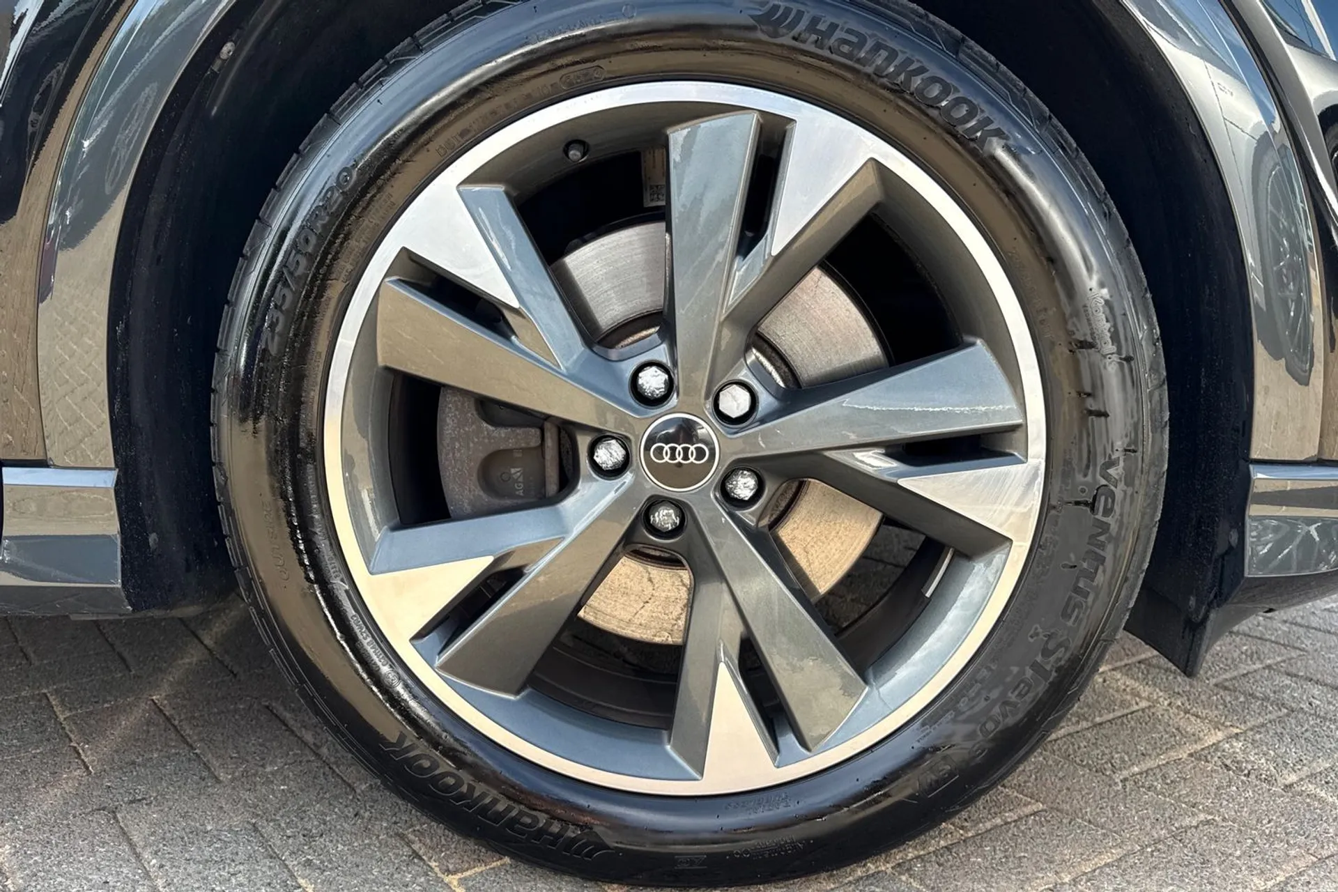 Audi Q4 thumbnail image number 8