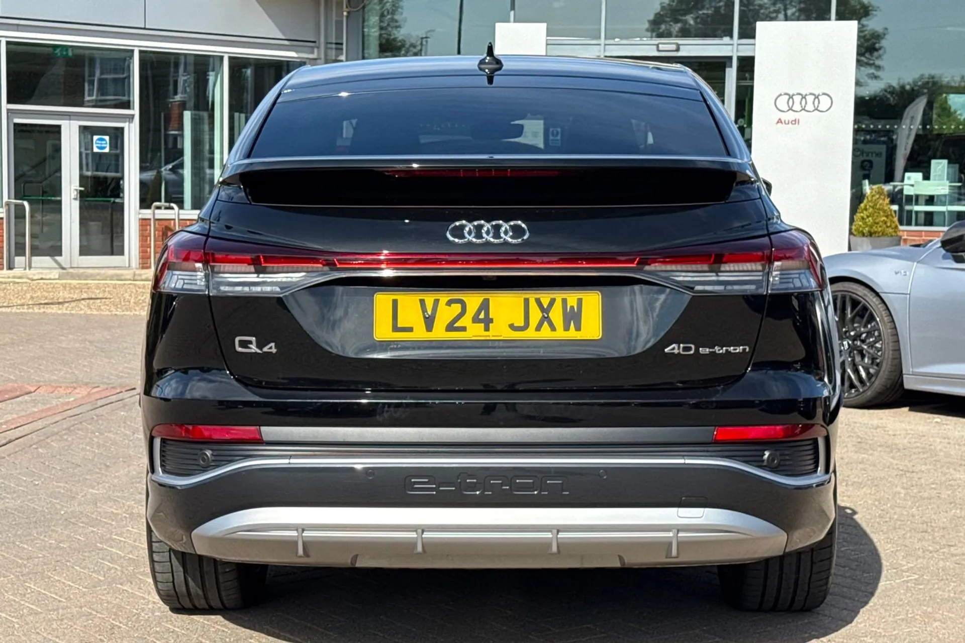 Audi Q4 thumbnail image number 5