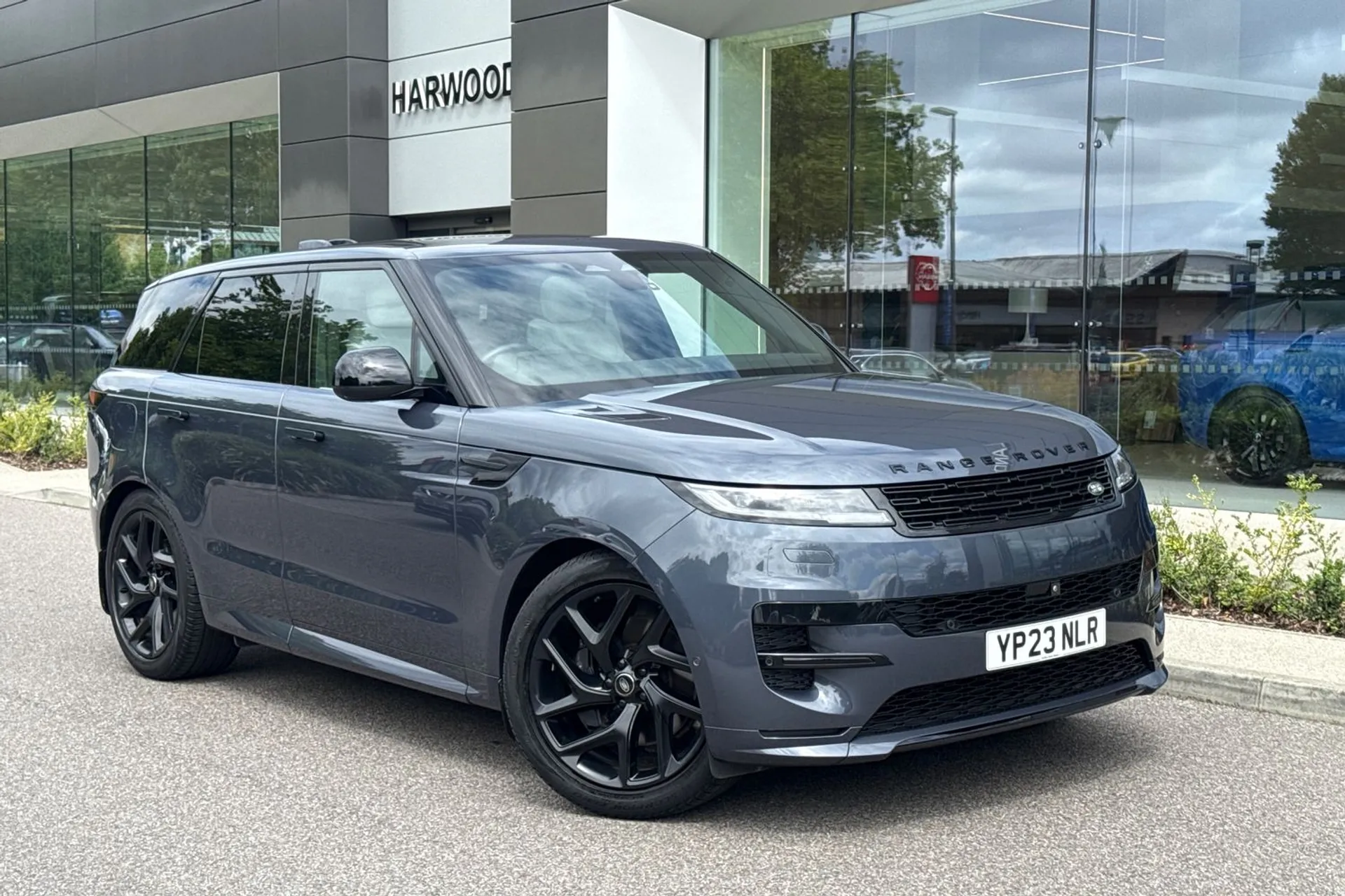 LAND ROVER RANGE ROVER SPORT focused image