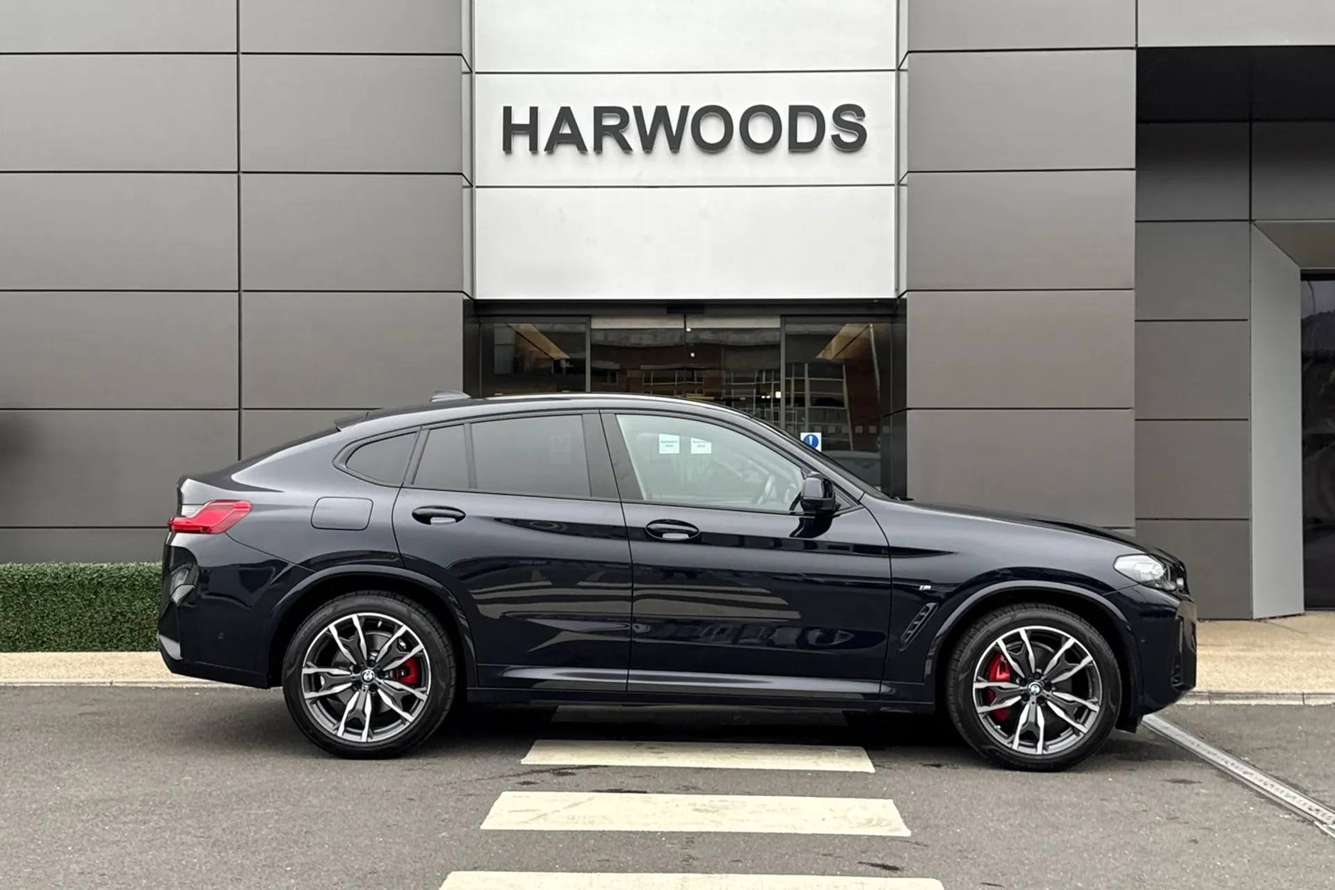 BMW X4 thumbnail image number 2