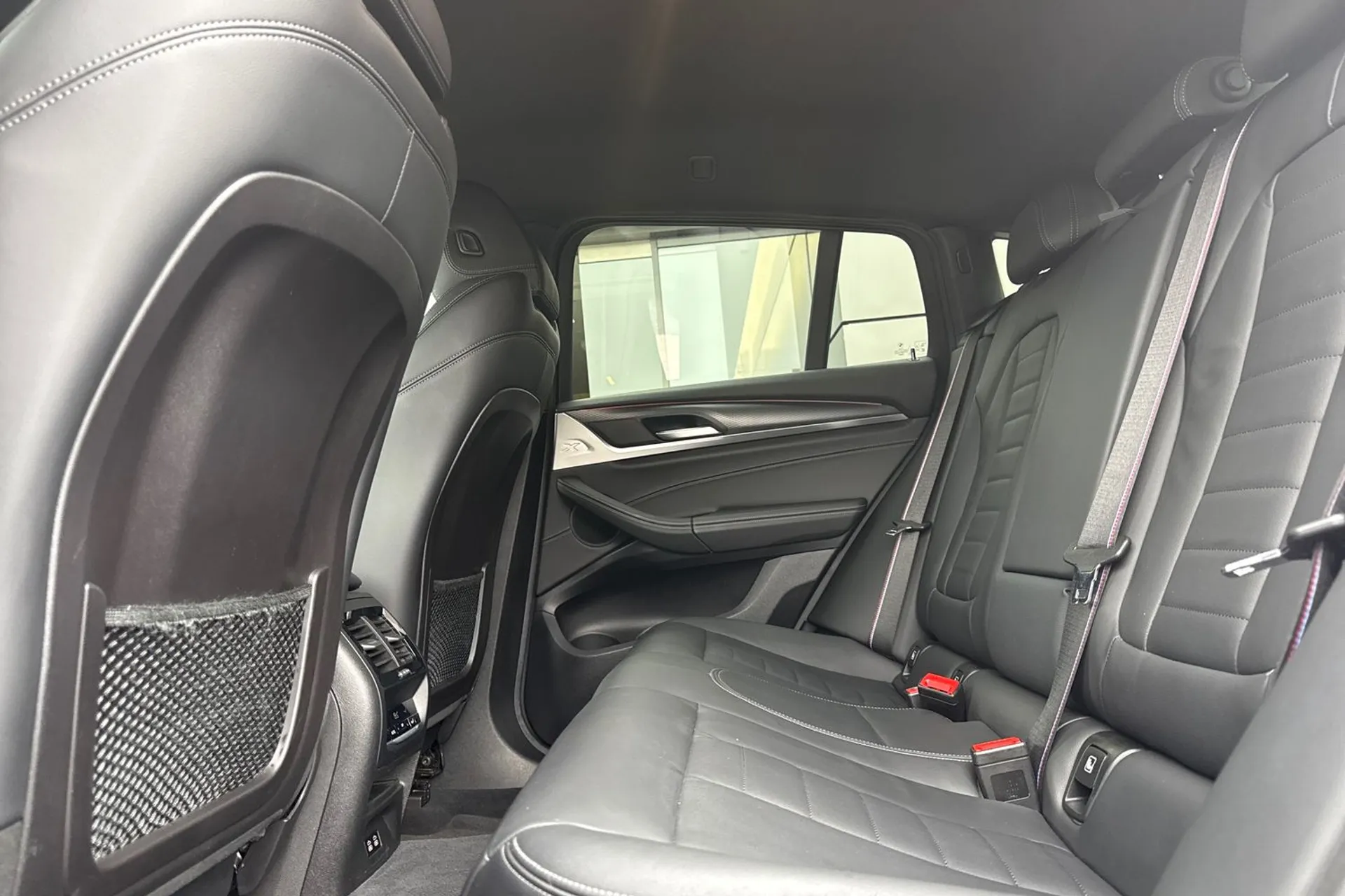 BMW X4 thumbnail image number 42