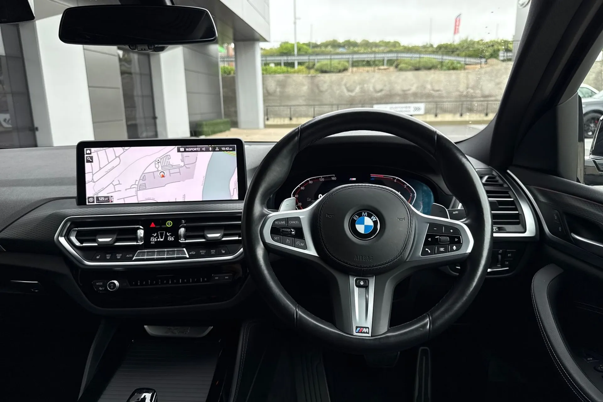 BMW X4 thumbnail image number 45