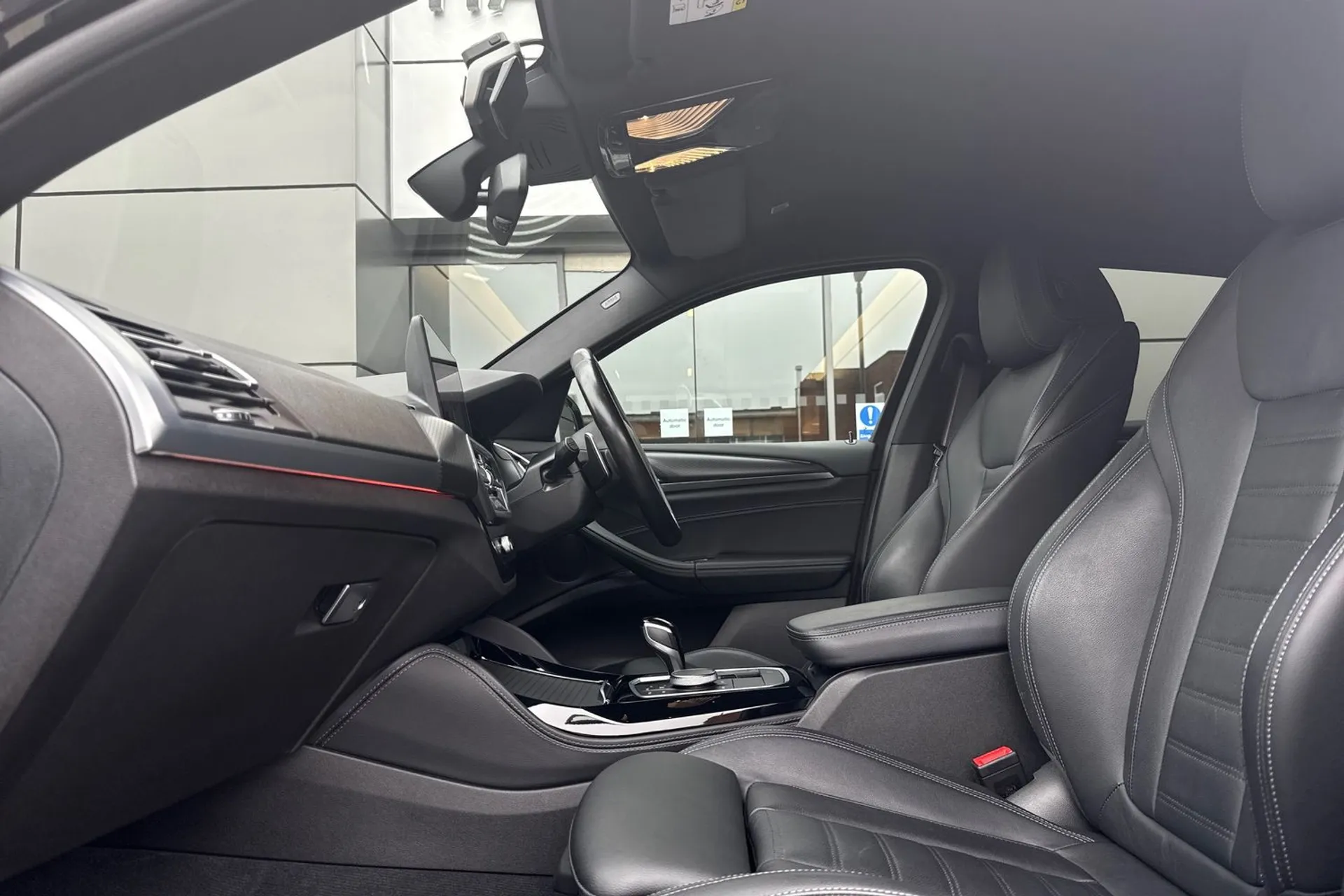 BMW X4 thumbnail image number 40